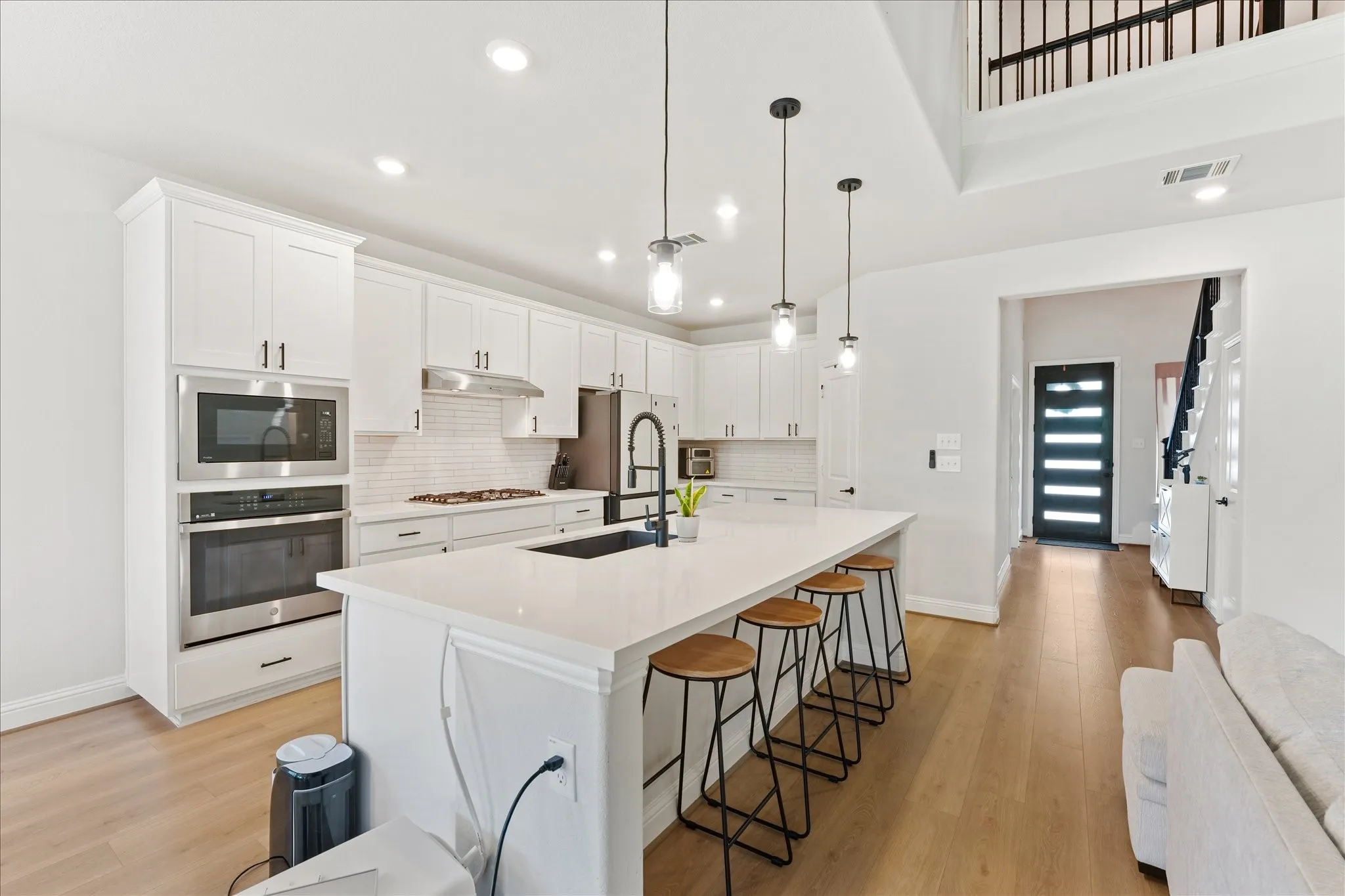 Single Family Residence For Sale in Denton County , 200 Lakeview Drive, Oak Point, Texas 75068, 4 Bedroom, 4 Bathroom, 2 Garage spaces, 2,607 Sqft, built in 2023, mls#21300210, Real Estate Agent in Oak Point, Homes For Sale in Denton county, Homes For Sale in Oak Point, Realtor in Oak Point Texas, Real Estate Brokerage Independent Realty Texas, Luminita Cordes Realtor