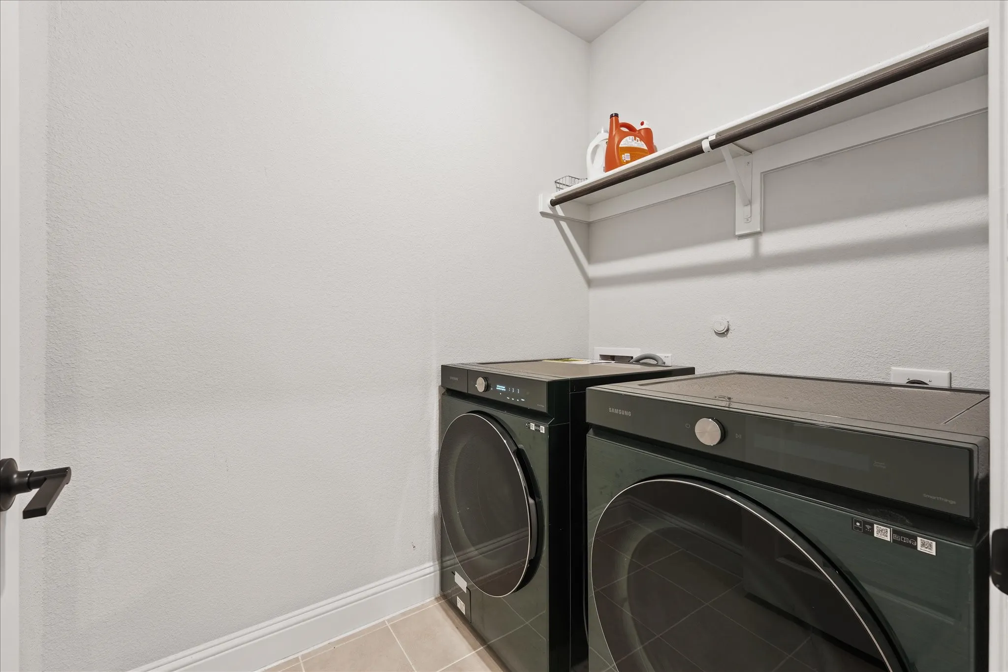 Single Family Residence For Sale in Denton County , 200 Lakeview Drive, Oak Point, Texas 75068, 4 Bedroom, 4 Bathroom, 2 Garage spaces, 2,607 Sqft, built in 2023, mls#21300210, Real Estate Agent in Oak Point, Homes For Sale in Denton county, Homes For Sale in Oak Point, Realtor in Oak Point Texas, Real Estate Brokerage Independent Realty Texas, Luminita Cordes Realtor