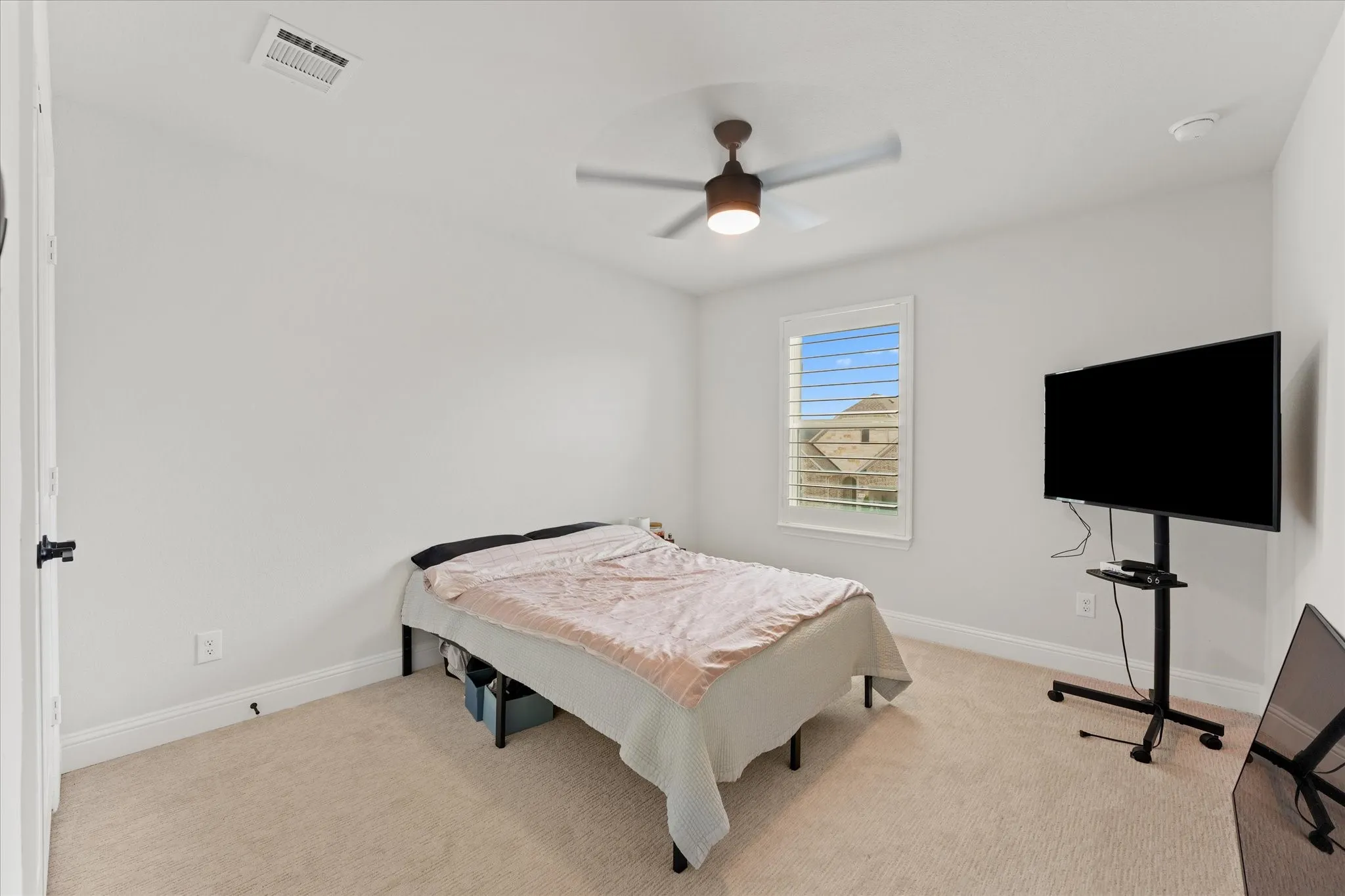 Single Family Residence For Sale in Denton County , 200 Lakeview Drive, Oak Point, Texas 75068, 4 Bedroom, 4 Bathroom, 2 Garage spaces, 2,607 Sqft, built in 2023, mls#21300210, Real Estate Agent in Oak Point, Homes For Sale in Denton county, Homes For Sale in Oak Point, Realtor in Oak Point Texas, Real Estate Brokerage Independent Realty Texas, Luminita Cordes Realtor