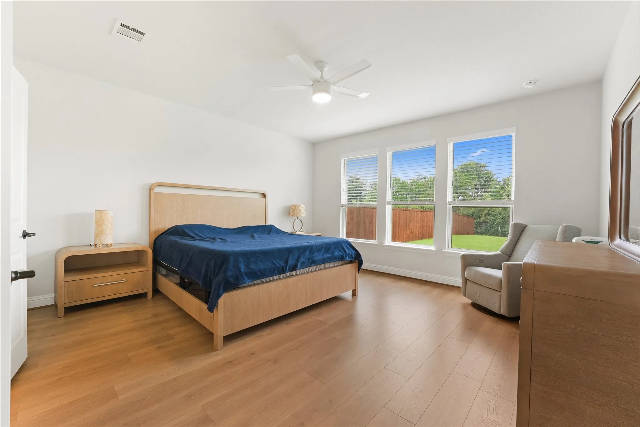 Single Family Residence For Sale in Denton County , 200 Lakeview Drive, Oak Point, Texas 75068, 4 Bedroom, 4 Bathroom, 2 Garage spaces, 2,607 Sqft, built in 2023, mls#21300210, Real Estate Agent in Oak Point, Homes For Sale in Denton county, Homes For Sale in Oak Point, Realtor in Oak Point Texas, Real Estate Brokerage Independent Realty Texas, Luminita Cordes Realtor