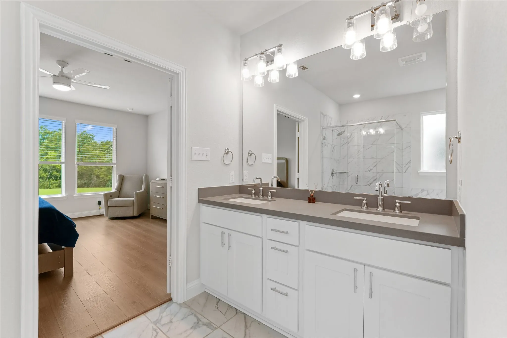 Single Family Residence For Sale in Denton County , 200 Lakeview Drive, Oak Point, Texas 75068, 4 Bedroom, 4 Bathroom, 2 Garage spaces, 2,607 Sqft, built in 2023, mls#21300210, Real Estate Agent in Oak Point, Homes For Sale in Denton county, Homes For Sale in Oak Point, Realtor in Oak Point Texas, Real Estate Brokerage Independent Realty Texas, Luminita Cordes Realtor