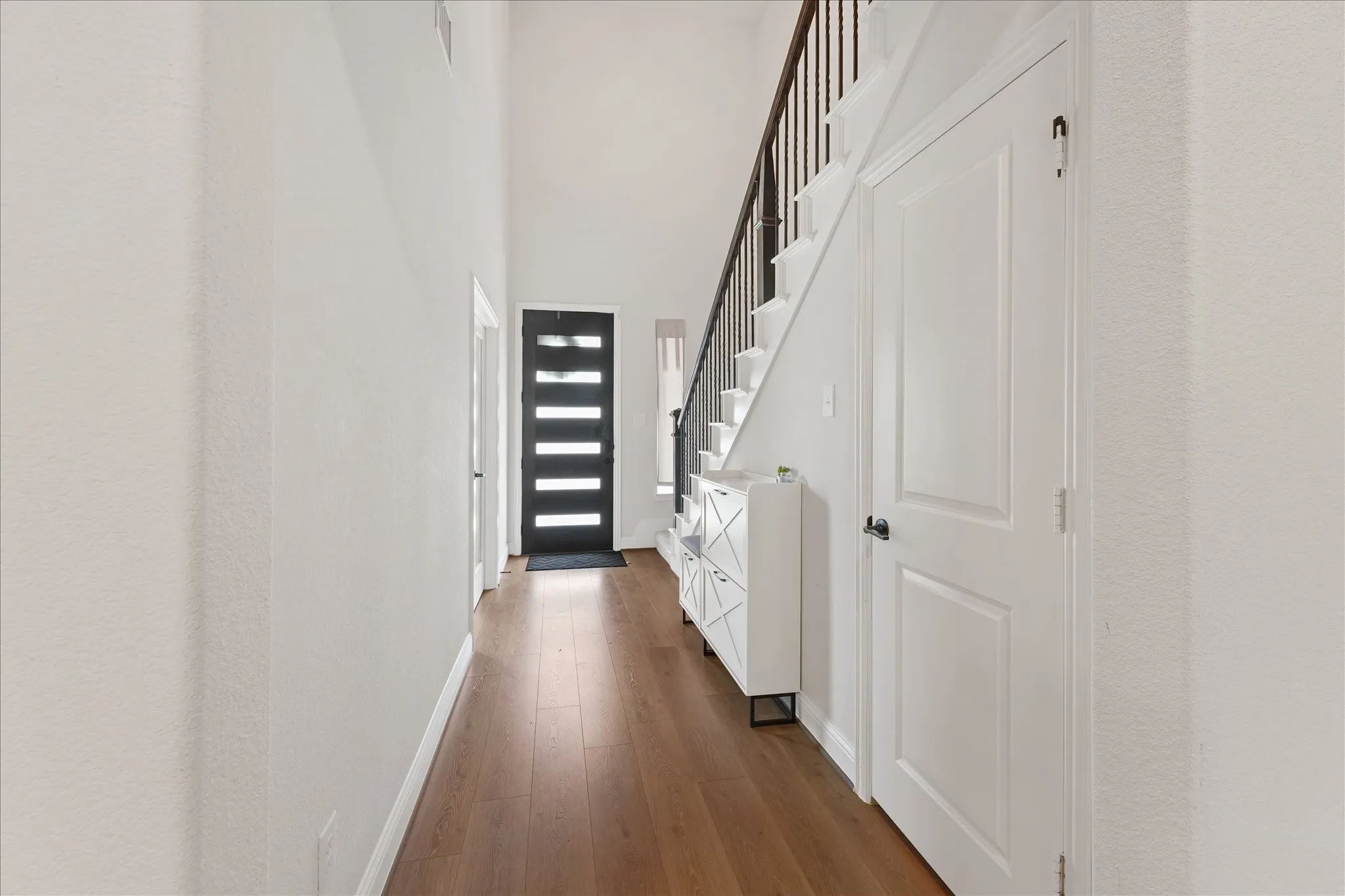 Single Family Residence For Sale in Denton County , 200 Lakeview Drive, Oak Point, Texas 75068, 4 Bedroom, 4 Bathroom, 2 Garage spaces, 2,607 Sqft, built in 2023, mls#21300210, Real Estate Agent in Oak Point, Homes For Sale in Denton county, Homes For Sale in Oak Point, Realtor in Oak Point Texas, Real Estate Brokerage Independent Realty Texas, Luminita Cordes Realtor