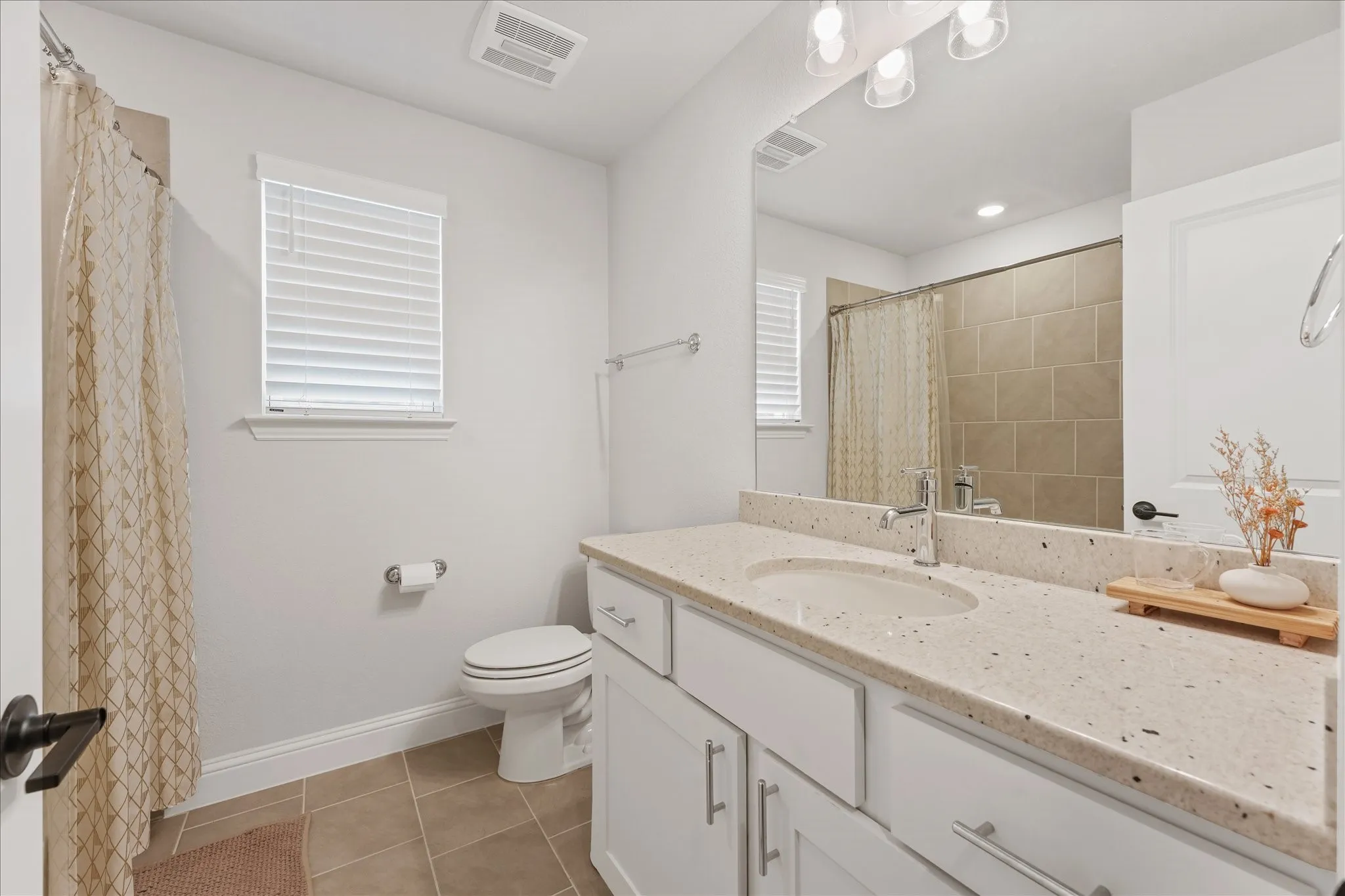 Single Family Residence For Sale in Denton County , 200 Lakeview Drive, Oak Point, Texas 75068, 4 Bedroom, 4 Bathroom, 2 Garage spaces, 2,607 Sqft, built in 2023, mls#21300210, Real Estate Agent in Oak Point, Homes For Sale in Denton county, Homes For Sale in Oak Point, Realtor in Oak Point Texas, Real Estate Brokerage Independent Realty Texas, Luminita Cordes Realtor