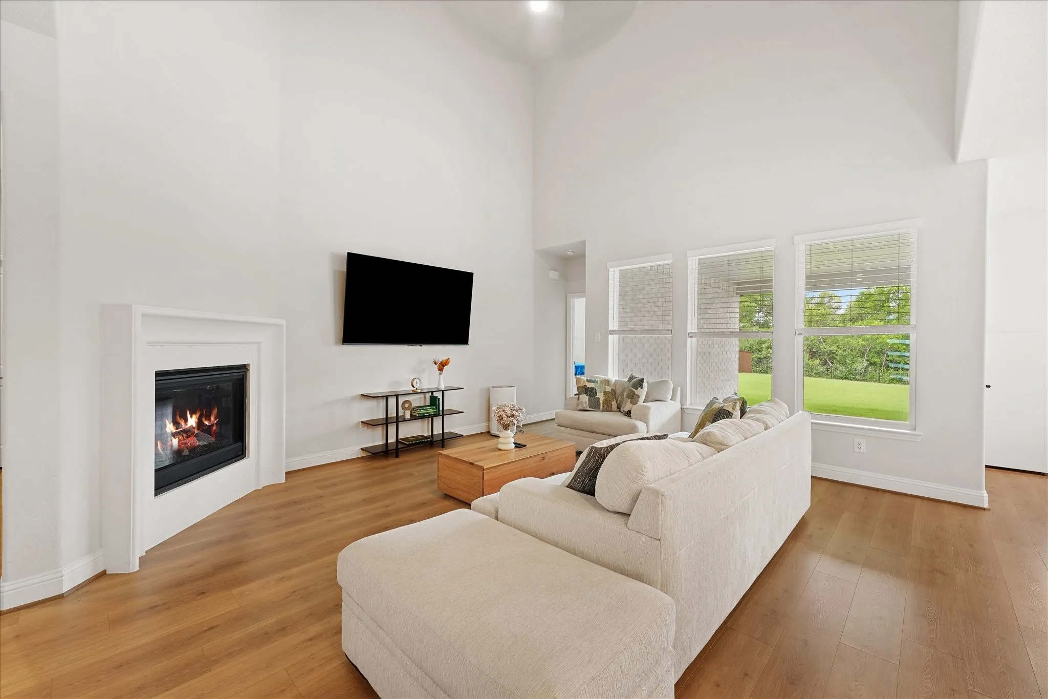 Single Family Residence For Sale in Denton County , 200 Lakeview Drive, Oak Point, Texas 75068, 4 Bedroom, 4 Bathroom, 2 Garage spaces, 2,607 Sqft, built in 2023, mls#21300210, Real Estate Agent in Oak Point, Homes For Sale in Denton county, Homes For Sale in Oak Point, Realtor in Oak Point Texas, Real Estate Brokerage Independent Realty Texas, Luminita Cordes Realtor
