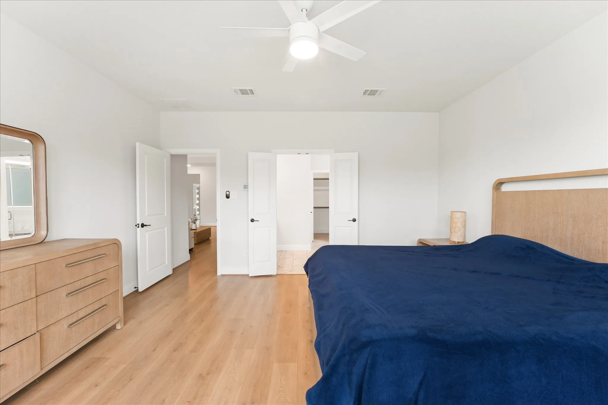 Single Family Residence For Sale in Denton County , 200 Lakeview Drive, Oak Point, Texas 75068, 4 Bedroom, 4 Bathroom, 2 Garage spaces, 2,607 Sqft, built in 2023, mls#21300210, Real Estate Agent in Oak Point, Homes For Sale in Denton county, Homes For Sale in Oak Point, Realtor in Oak Point Texas, Real Estate Brokerage Independent Realty Texas, Luminita Cordes Realtor