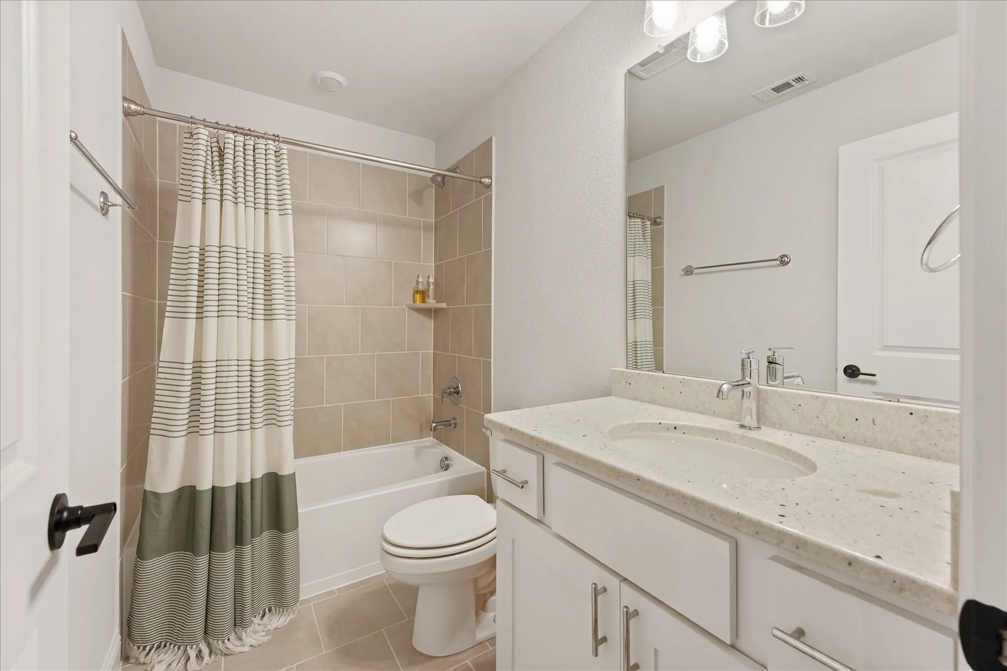 Single Family Residence For Sale in Denton County , 200 Lakeview Drive, Oak Point, Texas 75068, 4 Bedroom, 4 Bathroom, 2 Garage spaces, 2,607 Sqft, built in 2023, mls#21300210, Real Estate Agent in Oak Point, Homes For Sale in Denton county, Homes For Sale in Oak Point, Realtor in Oak Point Texas, Real Estate Brokerage Independent Realty Texas, Luminita Cordes Realtor