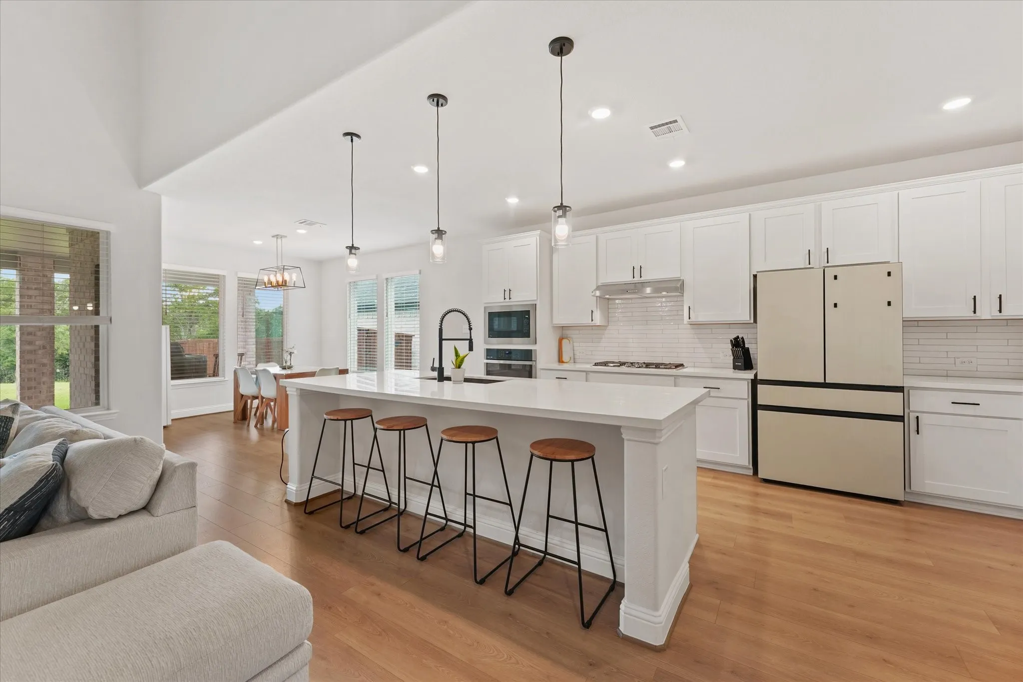 Single Family Residence For Sale in Denton County , 200 Lakeview Drive, Oak Point, Texas 75068, 4 Bedroom, 4 Bathroom, 2 Garage spaces, 2,607 Sqft, built in 2023, mls#21300210, Real Estate Agent in Oak Point, Homes For Sale in Denton county, Homes For Sale in Oak Point, Realtor in Oak Point Texas, Real Estate Brokerage Independent Realty Texas, Luminita Cordes Realtor