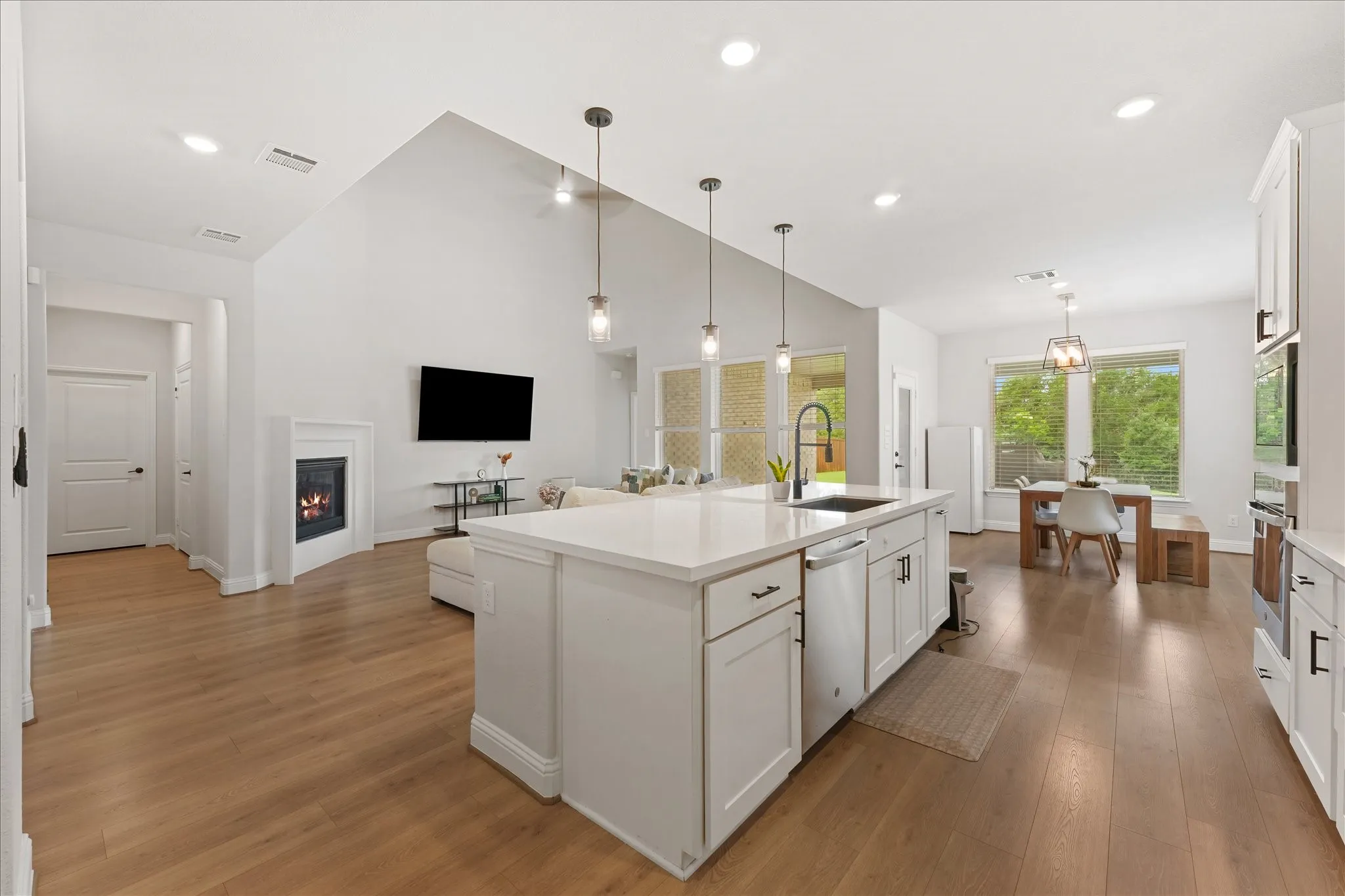 Single Family Residence For Sale in Denton County , 200 Lakeview Drive, Oak Point, Texas 75068, 4 Bedroom, 4 Bathroom, 2 Garage spaces, 2,607 Sqft, built in 2023, mls#21300210, Real Estate Agent in Oak Point, Homes For Sale in Denton county, Homes For Sale in Oak Point, Realtor in Oak Point Texas, Real Estate Brokerage Independent Realty Texas, Luminita Cordes Realtor