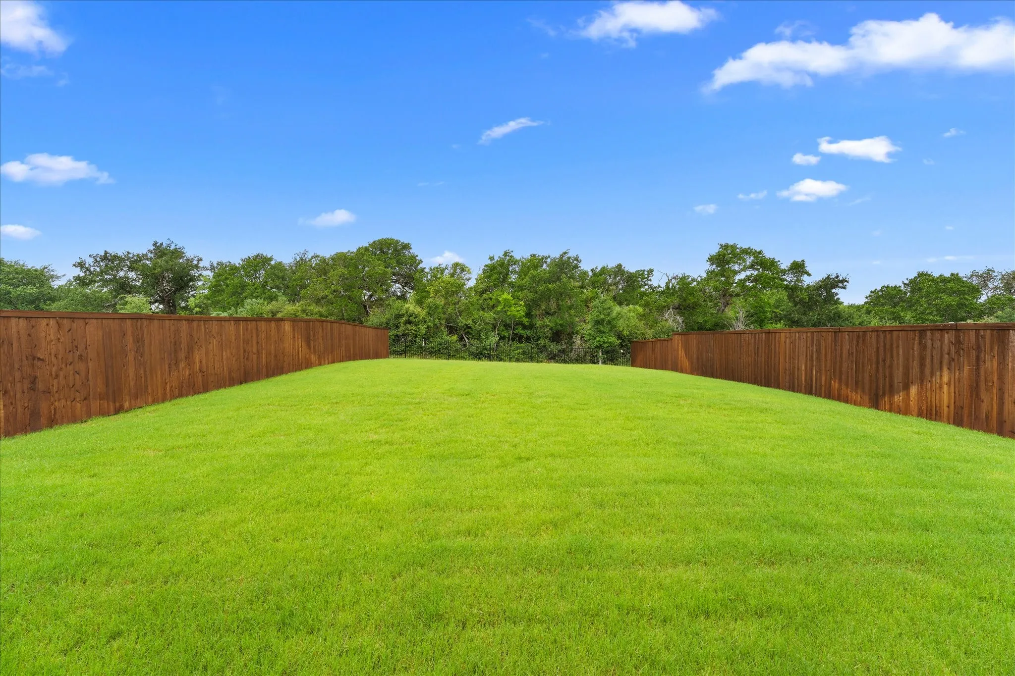 Single Family Residence For Sale in Denton County , 200 Lakeview Drive, Oak Point, Texas 75068, 4 Bedroom, 4 Bathroom, 2 Garage spaces, 2,607 Sqft, built in 2023, mls#21300210, Real Estate Agent in Oak Point, Homes For Sale in Denton county, Homes For Sale in Oak Point, Realtor in Oak Point Texas, Real Estate Brokerage Independent Realty Texas, Luminita Cordes Realtor