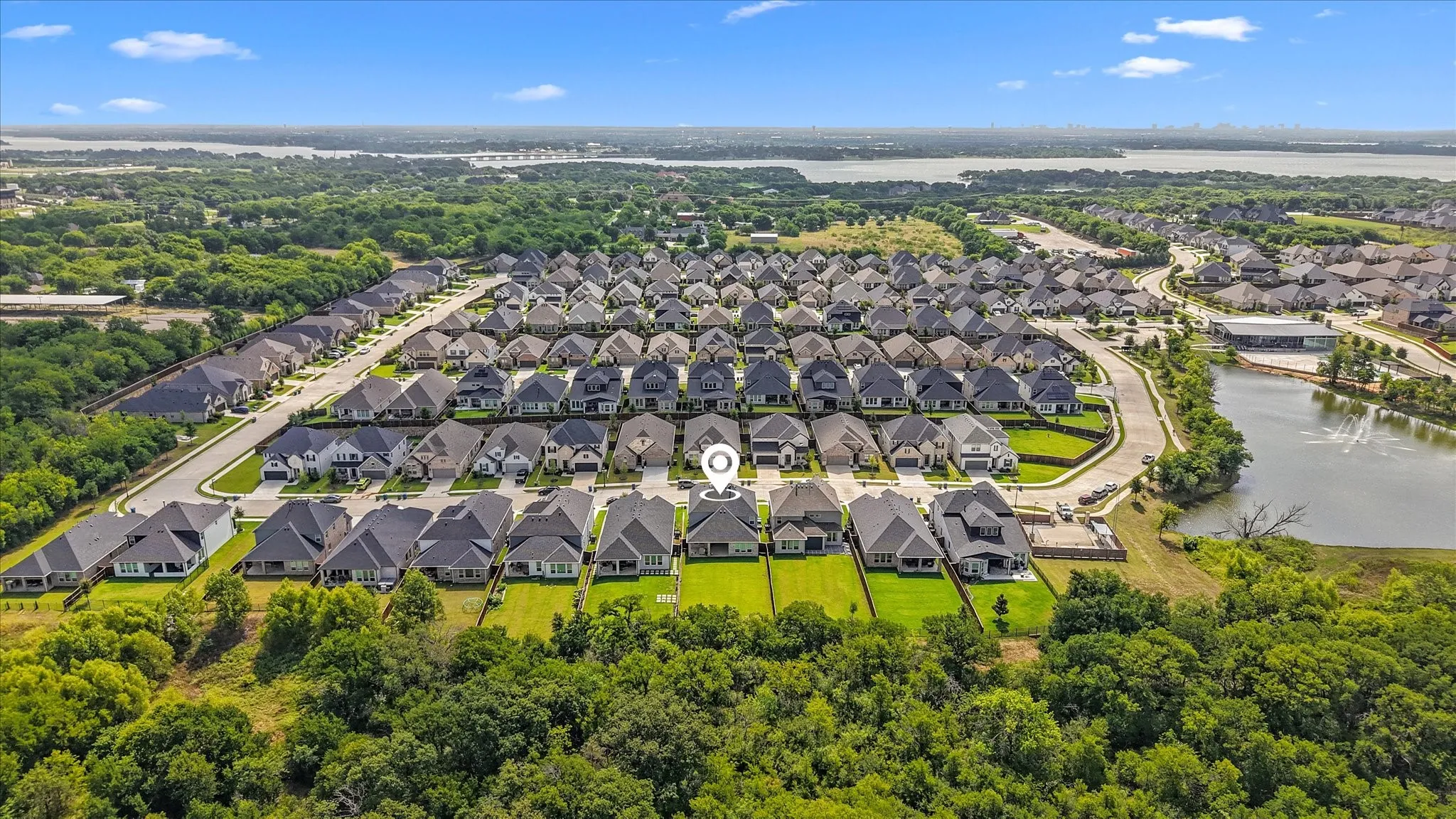 Single Family Residence For Sale in Denton County , 200 Lakeview Drive, Oak Point, Texas 75068, 4 Bedroom, 4 Bathroom, 2 Garage spaces, 2,607 Sqft, built in 2023, mls#21300210, Real Estate Agent in Oak Point, Homes For Sale in Denton county, Homes For Sale in Oak Point, Realtor in Oak Point Texas, Real Estate Brokerage Independent Realty Texas, Luminita Cordes Realtor