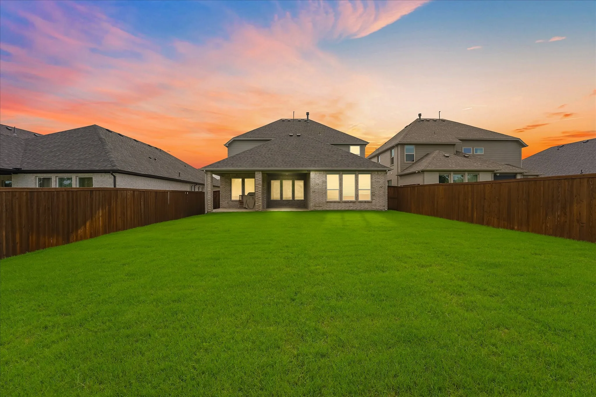 Single Family Residence For Sale in Denton County , 200 Lakeview Drive, Oak Point, Texas 75068, 4 Bedroom, 4 Bathroom, 2 Garage spaces, 2,607 Sqft, built in 2023, mls#21300210, Real Estate Agent in Oak Point, Homes For Sale in Denton county, Homes For Sale in Oak Point, Realtor in Oak Point Texas, Real Estate Brokerage Independent Realty Texas, Luminita Cordes Realtor
