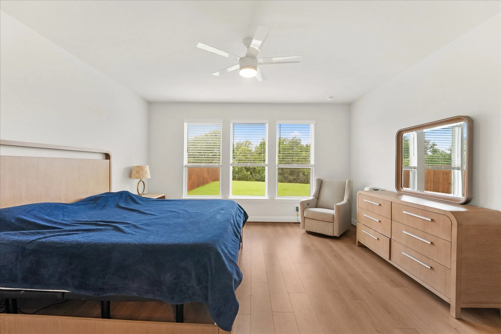 Single Family Residence For Sale in Denton County , 200 Lakeview Drive, Oak Point, Texas 75068, 4 Bedroom, 4 Bathroom, 2 Garage spaces, 2,607 Sqft, built in 2023, mls#21300210, Real Estate Agent in Oak Point, Homes For Sale in Denton county, Homes For Sale in Oak Point, Realtor in Oak Point Texas, Real Estate Brokerage Independent Realty Texas, Luminita Cordes Realtor