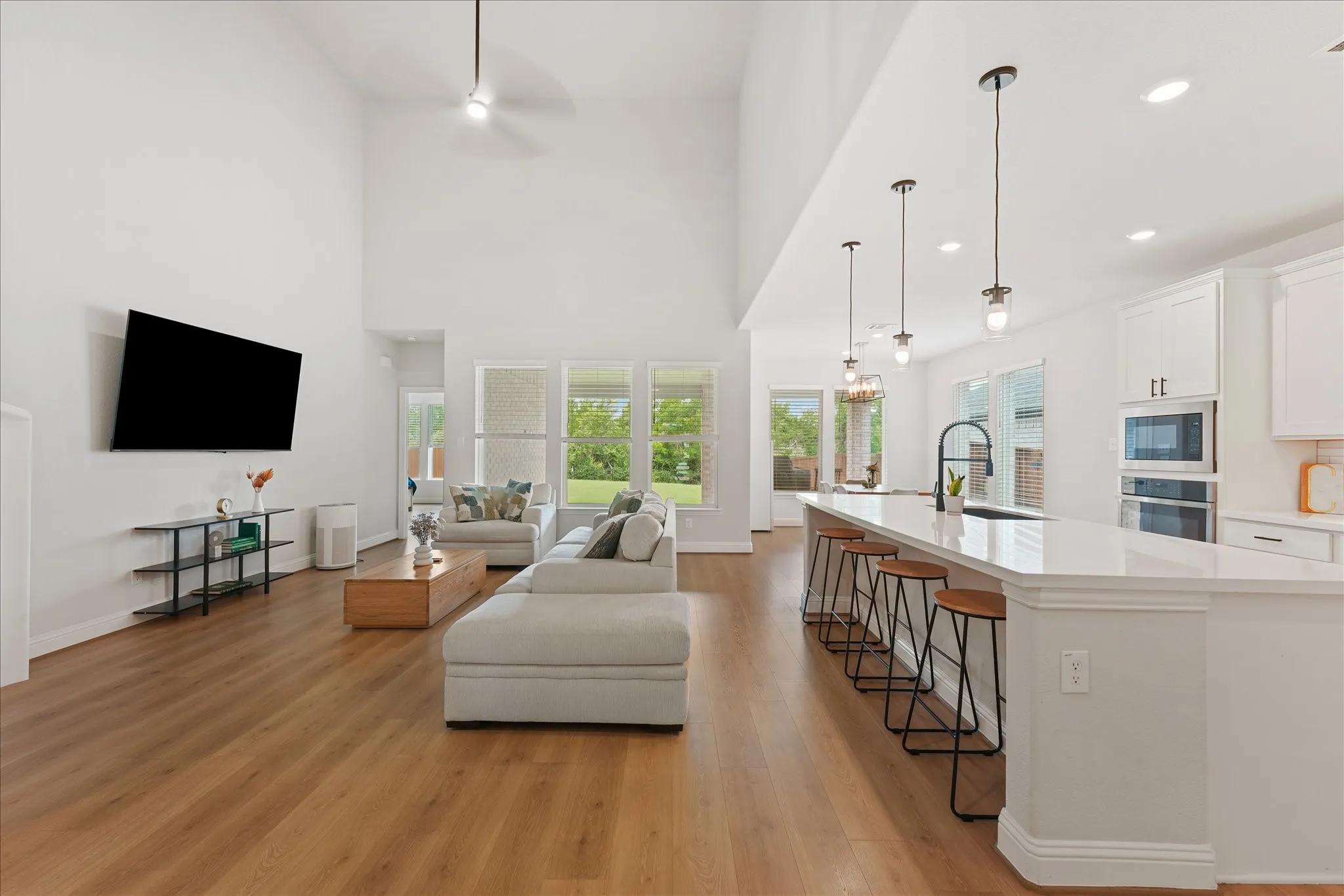 Single Family Residence For Sale in Denton County , 200 Lakeview Drive, Oak Point, Texas 75068, 4 Bedroom, 4 Bathroom, 2 Garage spaces, 2,607 Sqft, built in 2023, mls#21300210, Real Estate Agent in Oak Point, Homes For Sale in Denton county, Homes For Sale in Oak Point, Realtor in Oak Point Texas, Real Estate Brokerage Independent Realty Texas, Luminita Cordes Realtor
