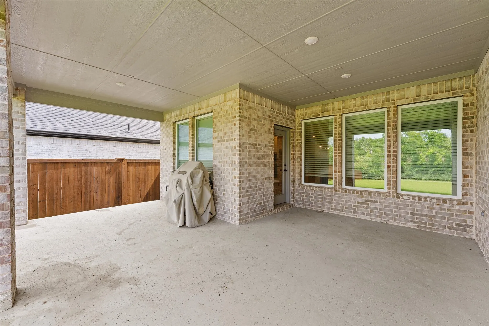 Single Family Residence For Sale in Denton County , 200 Lakeview Drive, Oak Point, Texas 75068, 4 Bedroom, 4 Bathroom, 2 Garage spaces, 2,607 Sqft, built in 2023, mls#21300210, Real Estate Agent in Oak Point, Homes For Sale in Denton county, Homes For Sale in Oak Point, Realtor in Oak Point Texas, Real Estate Brokerage Independent Realty Texas, Luminita Cordes Realtor