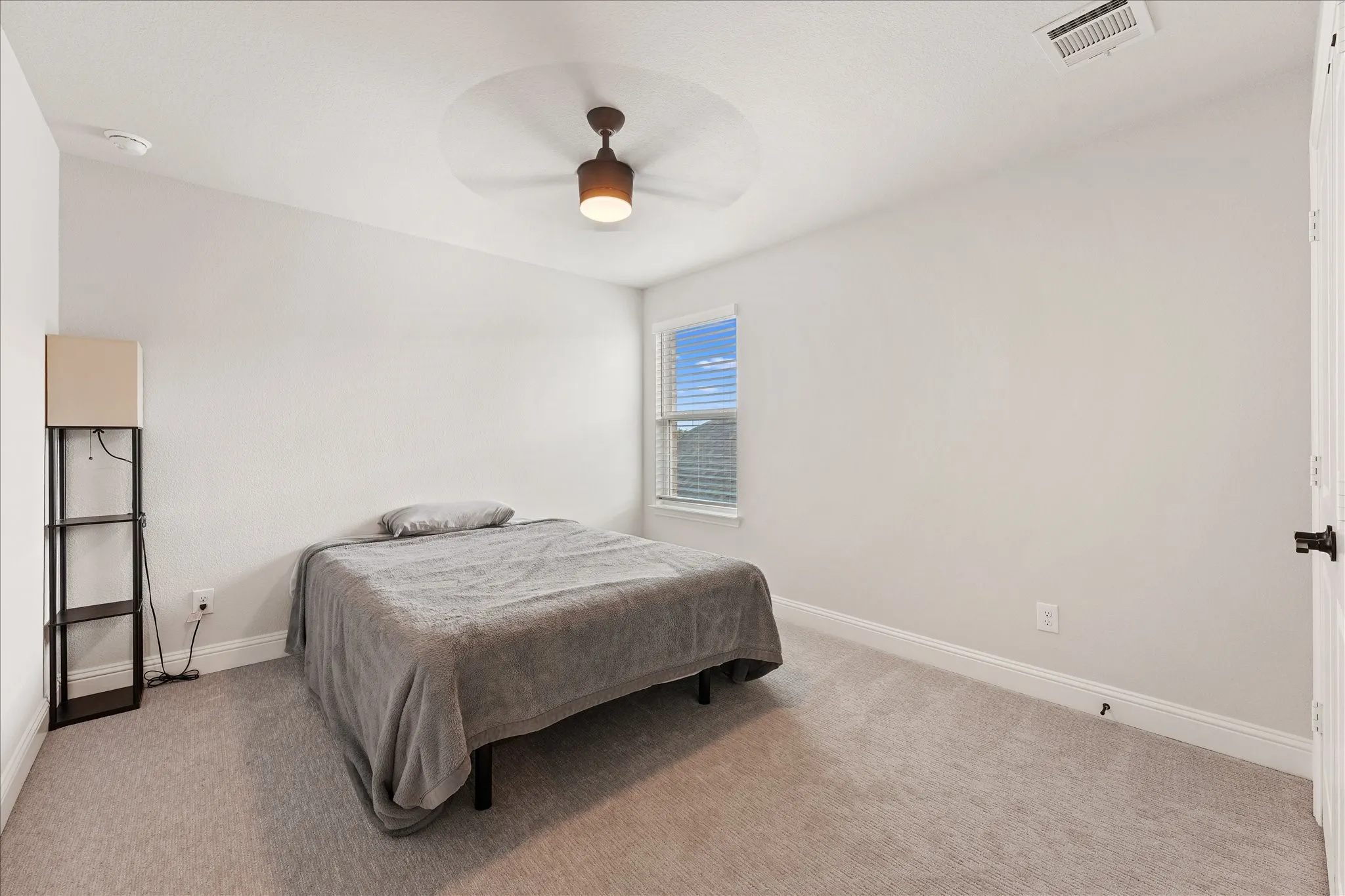 Single Family Residence For Sale in Denton County , 200 Lakeview Drive, Oak Point, Texas 75068, 4 Bedroom, 4 Bathroom, 2 Garage spaces, 2,607 Sqft, built in 2023, mls#21300210, Real Estate Agent in Oak Point, Homes For Sale in Denton county, Homes For Sale in Oak Point, Realtor in Oak Point Texas, Real Estate Brokerage Independent Realty Texas, Luminita Cordes Realtor
