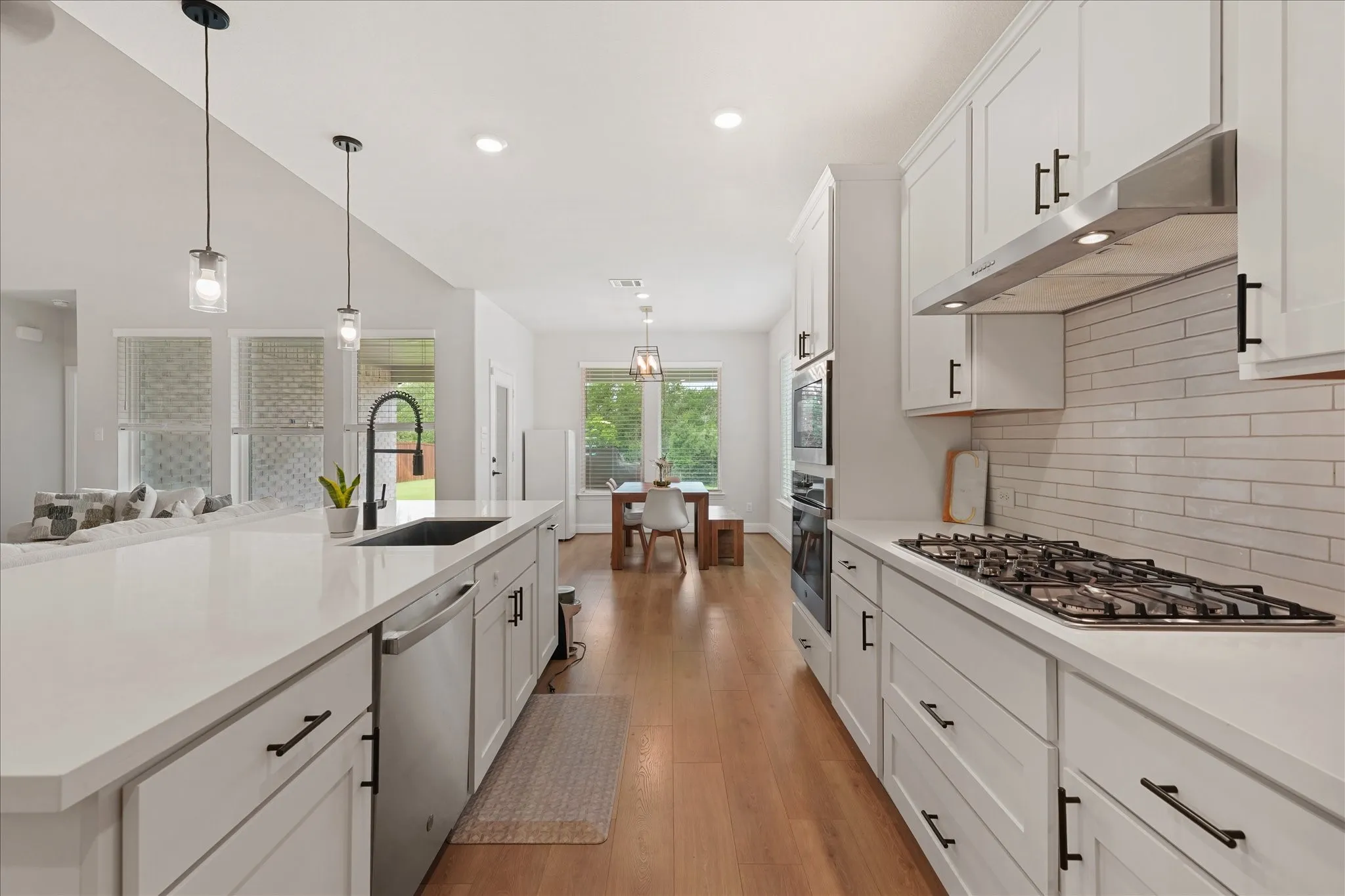 Single Family Residence For Sale in Denton County , 200 Lakeview Drive, Oak Point, Texas 75068, 4 Bedroom, 4 Bathroom, 2 Garage spaces, 2,607 Sqft, built in 2023, mls#21300210, Real Estate Agent in Oak Point, Homes For Sale in Denton county, Homes For Sale in Oak Point, Realtor in Oak Point Texas, Real Estate Brokerage Independent Realty Texas, Luminita Cordes Realtor