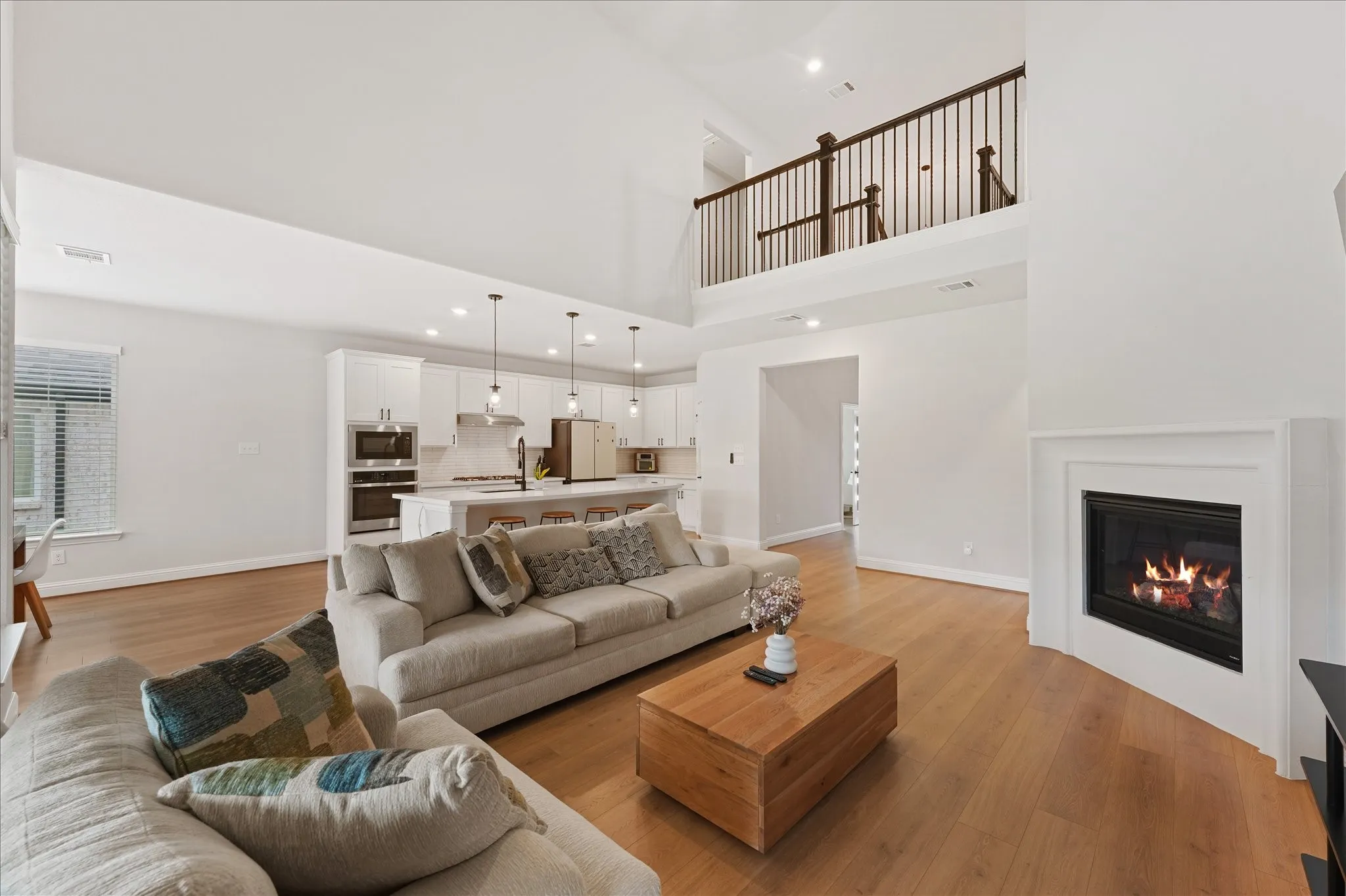 Single Family Residence For Sale in Denton County , 200 Lakeview Drive, Oak Point, Texas 75068, 4 Bedroom, 4 Bathroom, 2 Garage spaces, 2,607 Sqft, built in 2023, mls#21300210, Real Estate Agent in Oak Point, Homes For Sale in Denton county, Homes For Sale in Oak Point, Realtor in Oak Point Texas, Real Estate Brokerage Independent Realty Texas, Luminita Cordes Realtor