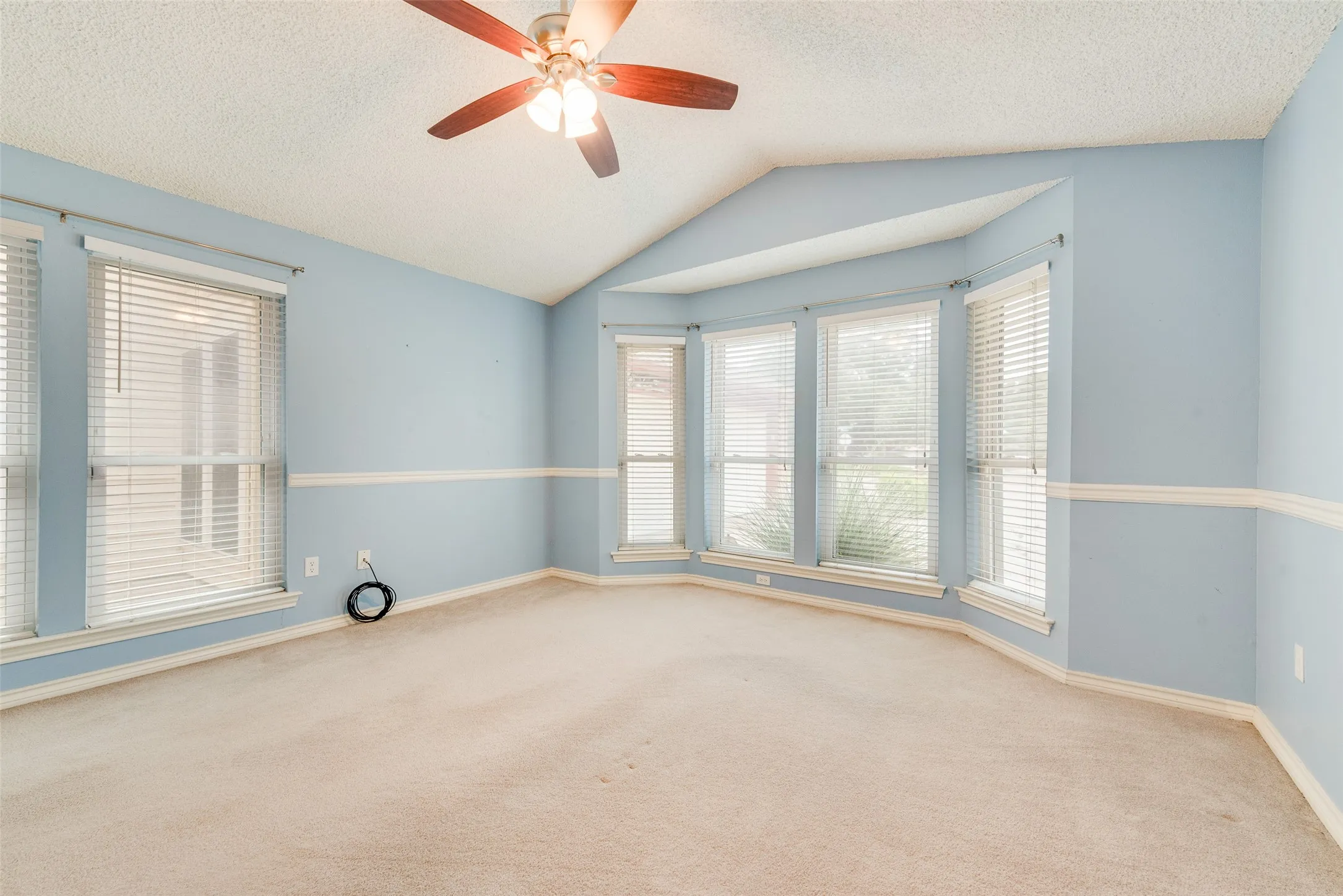 Single Family Residence For Sale in Dallas County , 302 Manana Drive, Grand Prairie, Texas 75050, 3 Bedroom, 2 Bathroom, 2 Garage spaces, 1,630 Sqft, built in 1982, mls#21302373, Real Estate Agent in Grand Prairie, Homes For Sale in Dallas county, Homes For Sale in Grand Prairie, Realtor in Grand Prairie Texas, Real Estate Brokerage Independent Realty Texas, Luminita Cordes Realtor