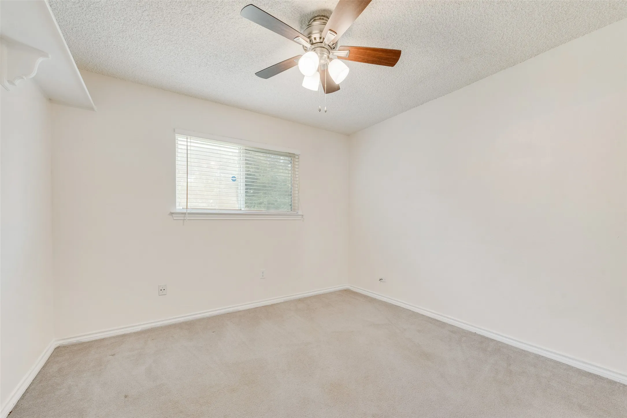 Single Family Residence For Sale in Dallas County , 302 Manana Drive, Grand Prairie, Texas 75050, 3 Bedroom, 2 Bathroom, 2 Garage spaces, 1,630 Sqft, built in 1982, mls#21302373, Real Estate Agent in Grand Prairie, Homes For Sale in Dallas county, Homes For Sale in Grand Prairie, Realtor in Grand Prairie Texas, Real Estate Brokerage Independent Realty Texas, Luminita Cordes Realtor