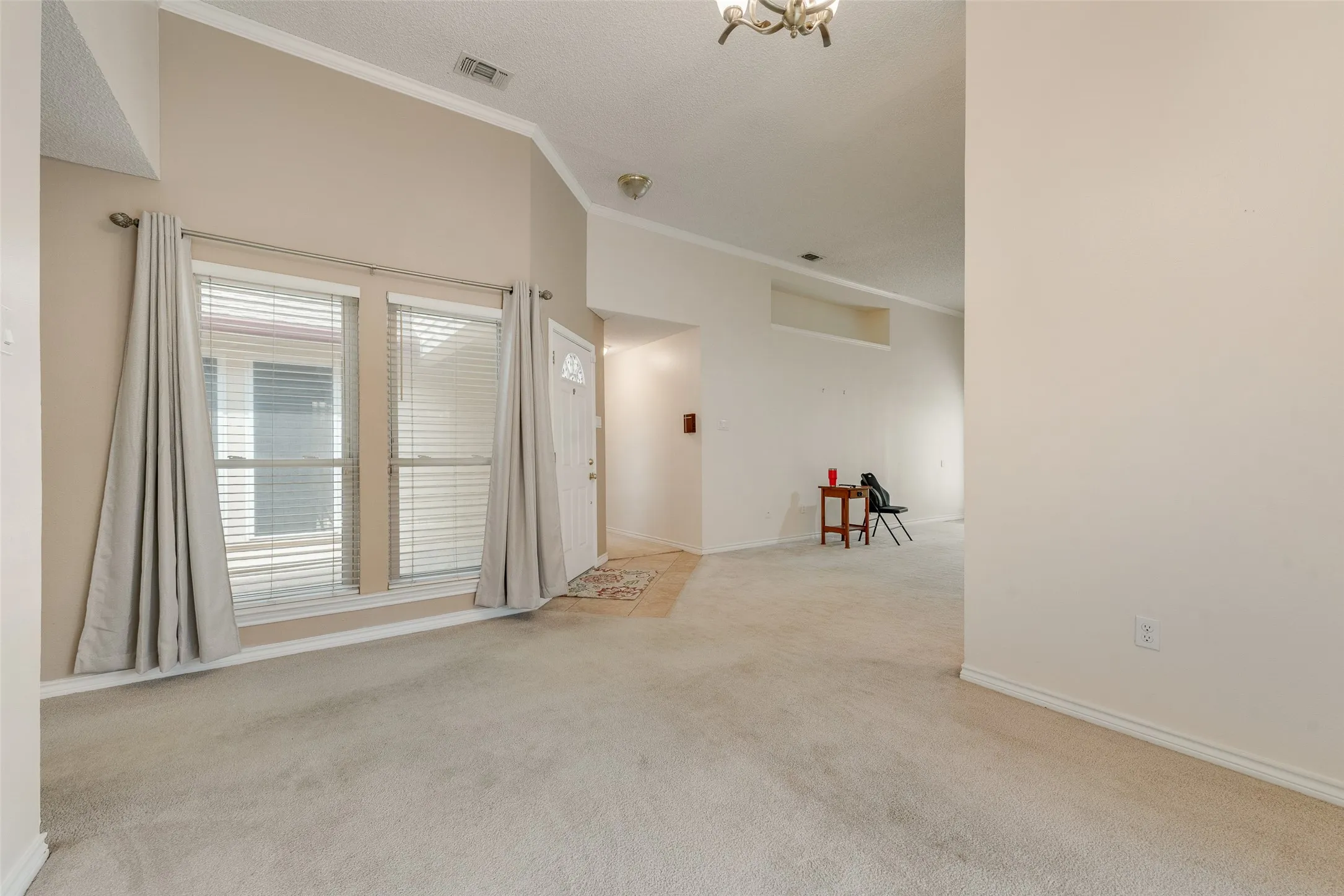 Single Family Residence For Sale in Dallas County , 302 Manana Drive, Grand Prairie, Texas 75050, 3 Bedroom, 2 Bathroom, 2 Garage spaces, 1,630 Sqft, built in 1982, mls#21302373, Real Estate Agent in Grand Prairie, Homes For Sale in Dallas county, Homes For Sale in Grand Prairie, Realtor in Grand Prairie Texas, Real Estate Brokerage Independent Realty Texas, Luminita Cordes Realtor