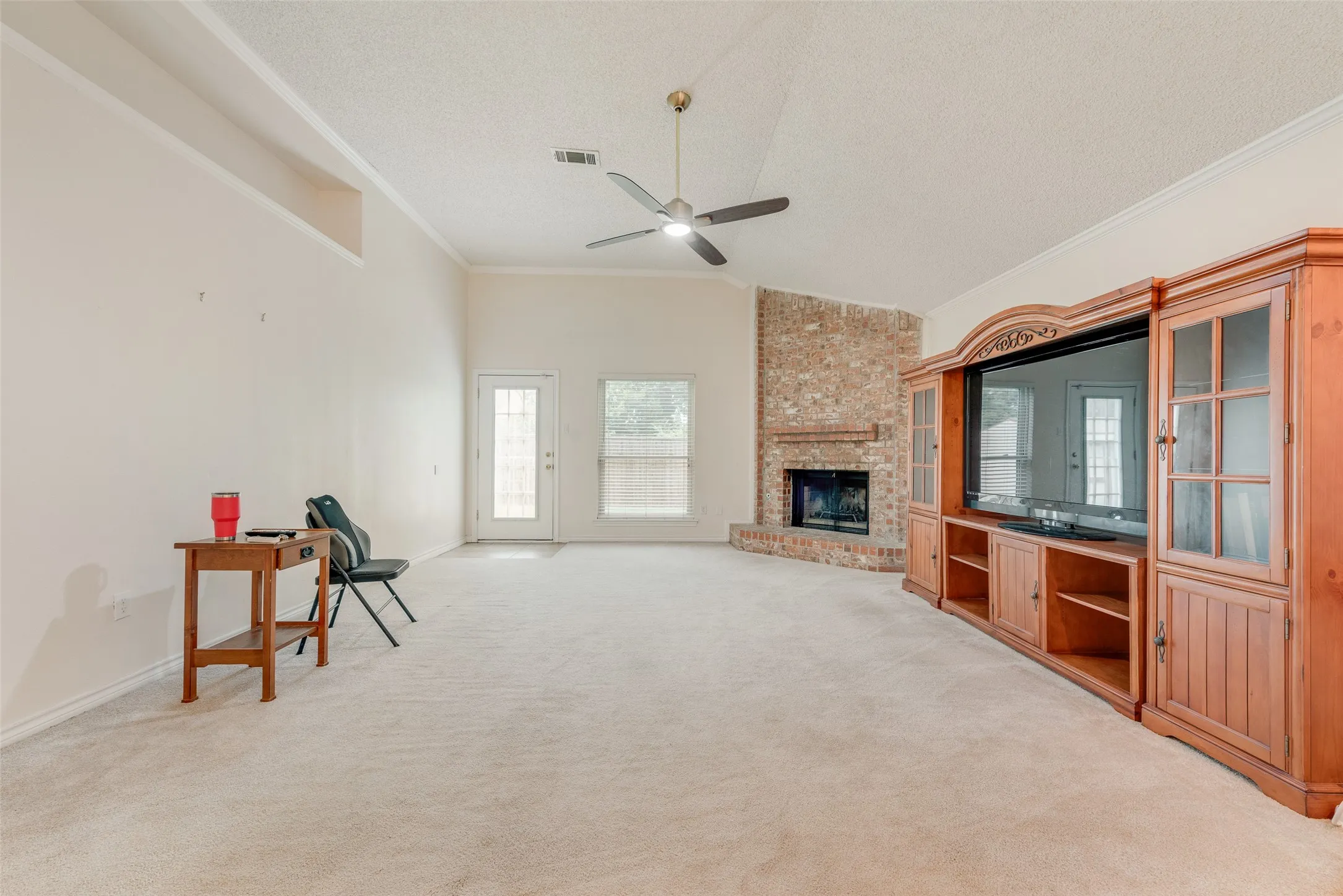 Single Family Residence For Sale in Dallas County , 302 Manana Drive, Grand Prairie, Texas 75050, 3 Bedroom, 2 Bathroom, 2 Garage spaces, 1,630 Sqft, built in 1982, mls#21302373, Real Estate Agent in Grand Prairie, Homes For Sale in Dallas county, Homes For Sale in Grand Prairie, Realtor in Grand Prairie Texas, Real Estate Brokerage Independent Realty Texas, Luminita Cordes Realtor
