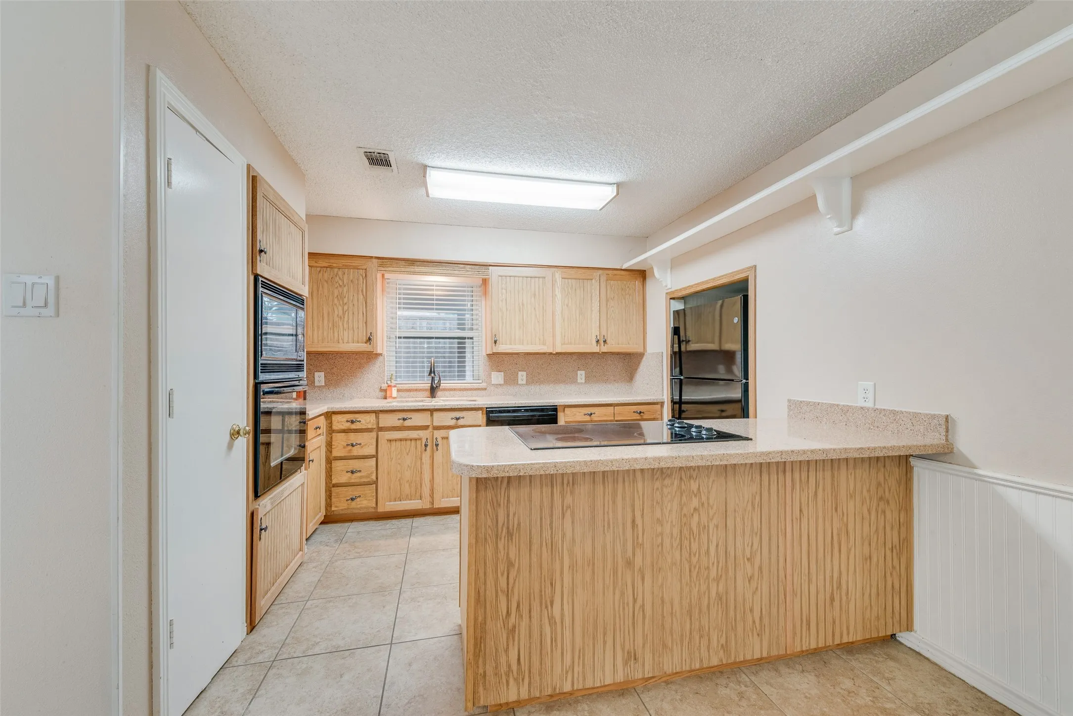 Single Family Residence For Sale in Dallas County , 302 Manana Drive, Grand Prairie, Texas 75050, 3 Bedroom, 2 Bathroom, 2 Garage spaces, 1,630 Sqft, built in 1982, mls#21302373, Real Estate Agent in Grand Prairie, Homes For Sale in Dallas county, Homes For Sale in Grand Prairie, Realtor in Grand Prairie Texas, Real Estate Brokerage Independent Realty Texas, Luminita Cordes Realtor
