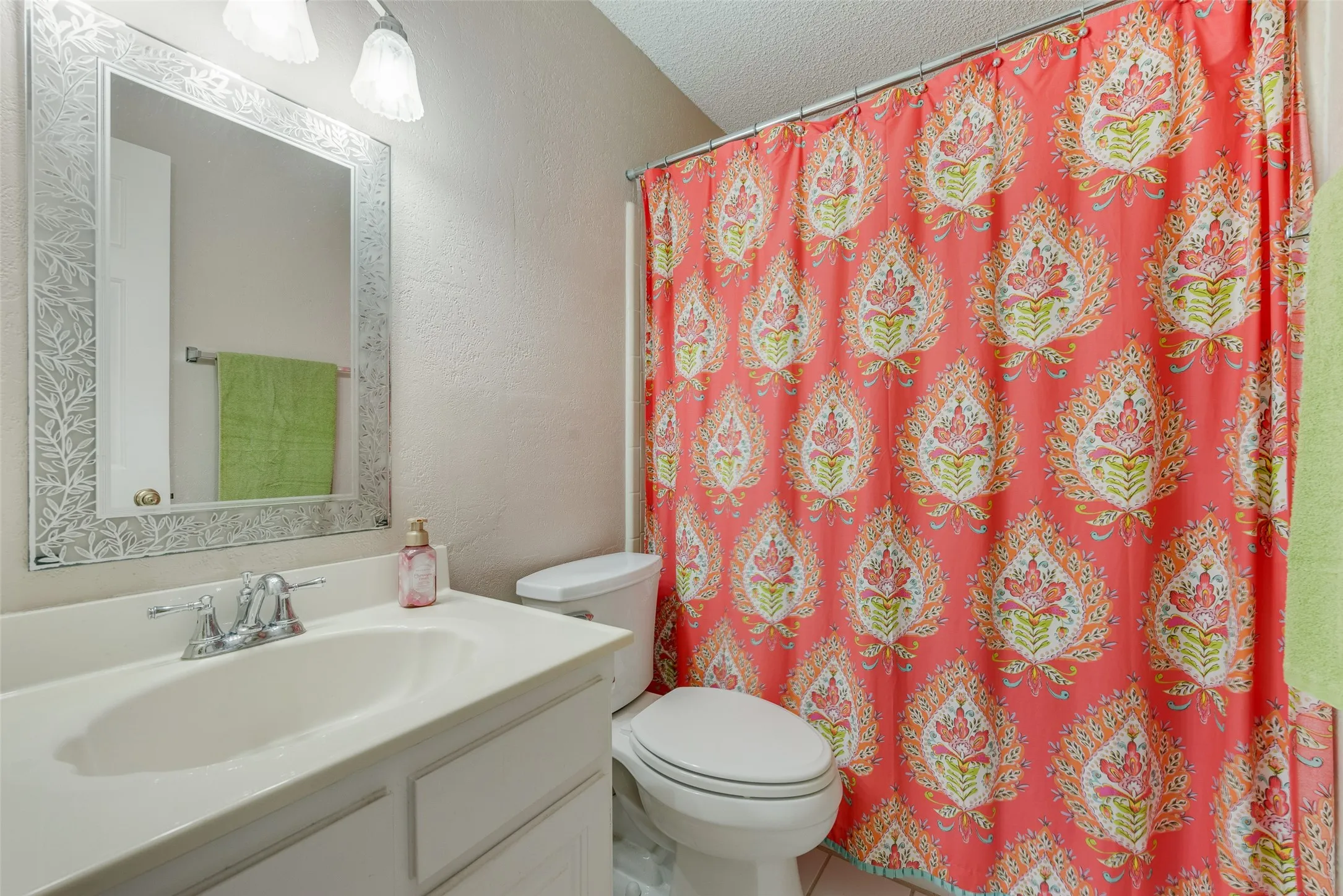 Single Family Residence For Sale in Dallas County , 302 Manana Drive, Grand Prairie, Texas 75050, 3 Bedroom, 2 Bathroom, 2 Garage spaces, 1,630 Sqft, built in 1982, mls#21302373, Real Estate Agent in Grand Prairie, Homes For Sale in Dallas county, Homes For Sale in Grand Prairie, Realtor in Grand Prairie Texas, Real Estate Brokerage Independent Realty Texas, Luminita Cordes Realtor