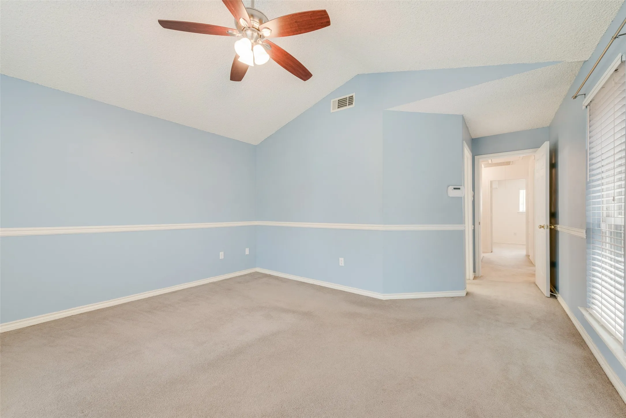 Single Family Residence For Sale in Dallas County , 302 Manana Drive, Grand Prairie, Texas 75050, 3 Bedroom, 2 Bathroom, 2 Garage spaces, 1,630 Sqft, built in 1982, mls#21302373, Real Estate Agent in Grand Prairie, Homes For Sale in Dallas county, Homes For Sale in Grand Prairie, Realtor in Grand Prairie Texas, Real Estate Brokerage Independent Realty Texas, Luminita Cordes Realtor