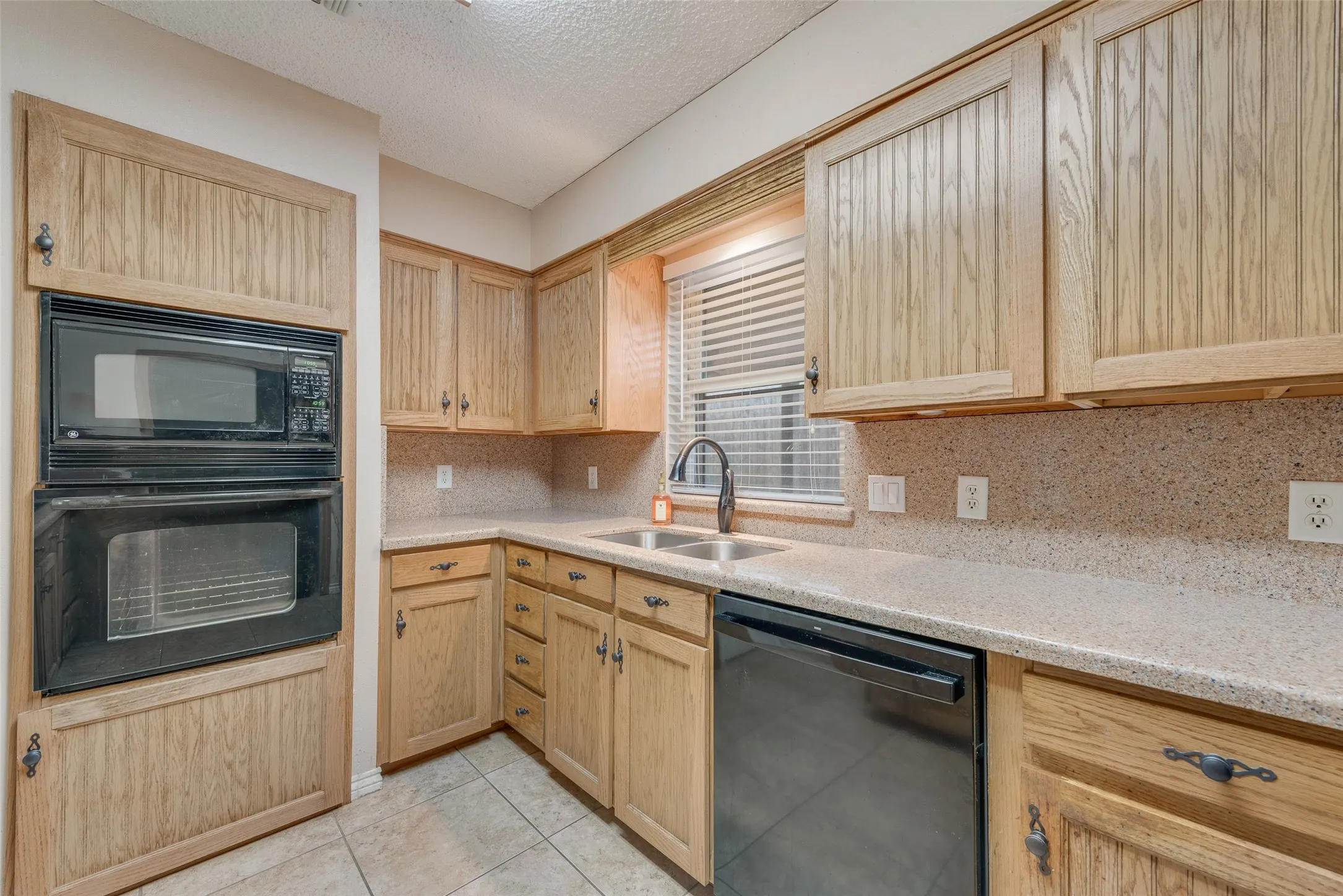 Single Family Residence For Sale in Dallas County , 302 Manana Drive, Grand Prairie, Texas 75050, 3 Bedroom, 2 Bathroom, 2 Garage spaces, 1,630 Sqft, built in 1982, mls#21302373, Real Estate Agent in Grand Prairie, Homes For Sale in Dallas county, Homes For Sale in Grand Prairie, Realtor in Grand Prairie Texas, Real Estate Brokerage Independent Realty Texas, Luminita Cordes Realtor