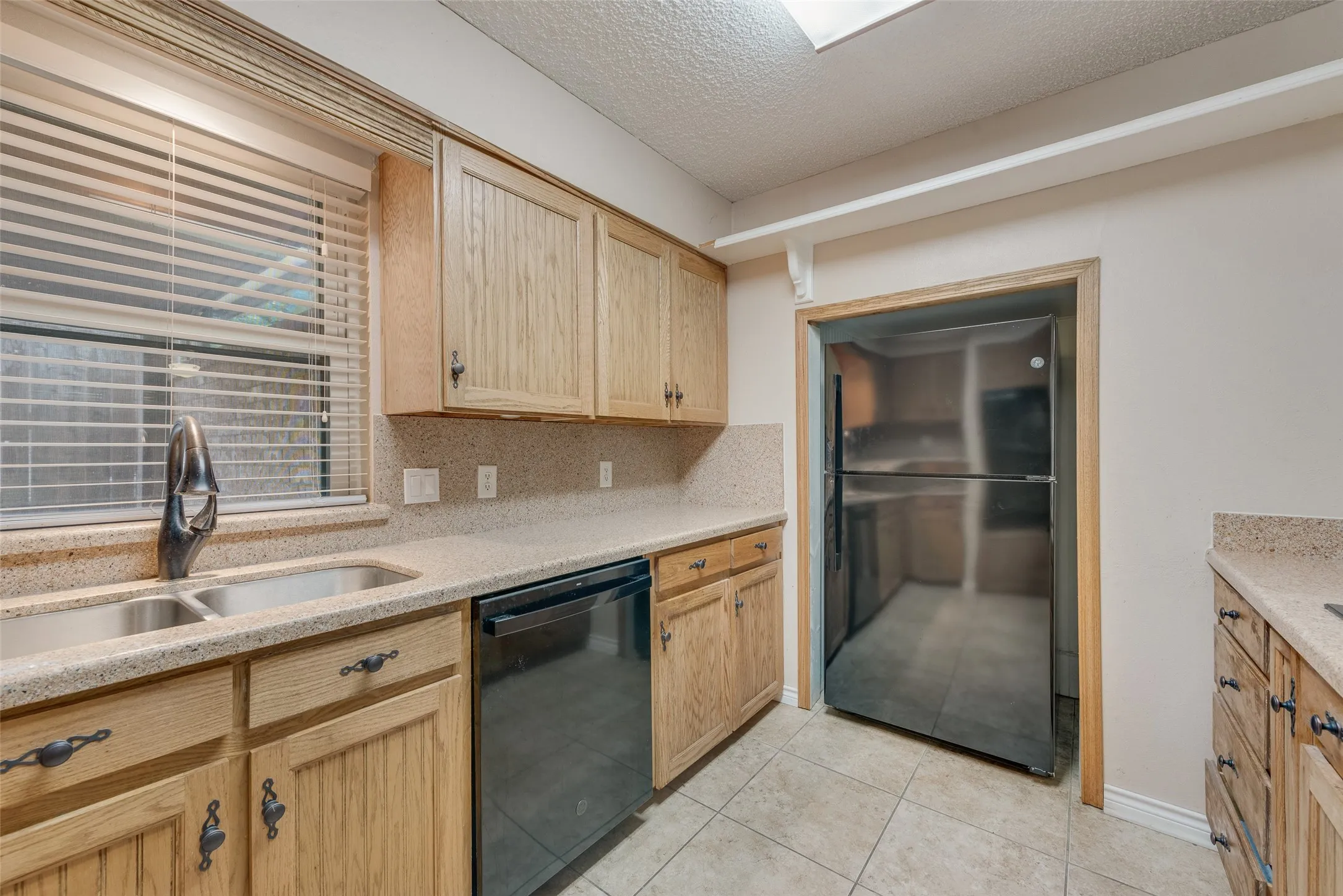 Single Family Residence For Sale in Dallas County , 302 Manana Drive, Grand Prairie, Texas 75050, 3 Bedroom, 2 Bathroom, 2 Garage spaces, 1,630 Sqft, built in 1982, mls#21302373, Real Estate Agent in Grand Prairie, Homes For Sale in Dallas county, Homes For Sale in Grand Prairie, Realtor in Grand Prairie Texas, Real Estate Brokerage Independent Realty Texas, Luminita Cordes Realtor