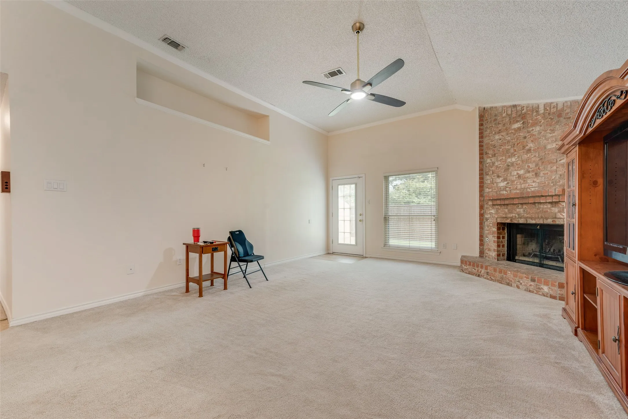Single Family Residence For Sale in Dallas County , 302 Manana Drive, Grand Prairie, Texas 75050, 3 Bedroom, 2 Bathroom, 2 Garage spaces, 1,630 Sqft, built in 1982, mls#21302373, Real Estate Agent in Grand Prairie, Homes For Sale in Dallas county, Homes For Sale in Grand Prairie, Realtor in Grand Prairie Texas, Real Estate Brokerage Independent Realty Texas, Luminita Cordes Realtor
