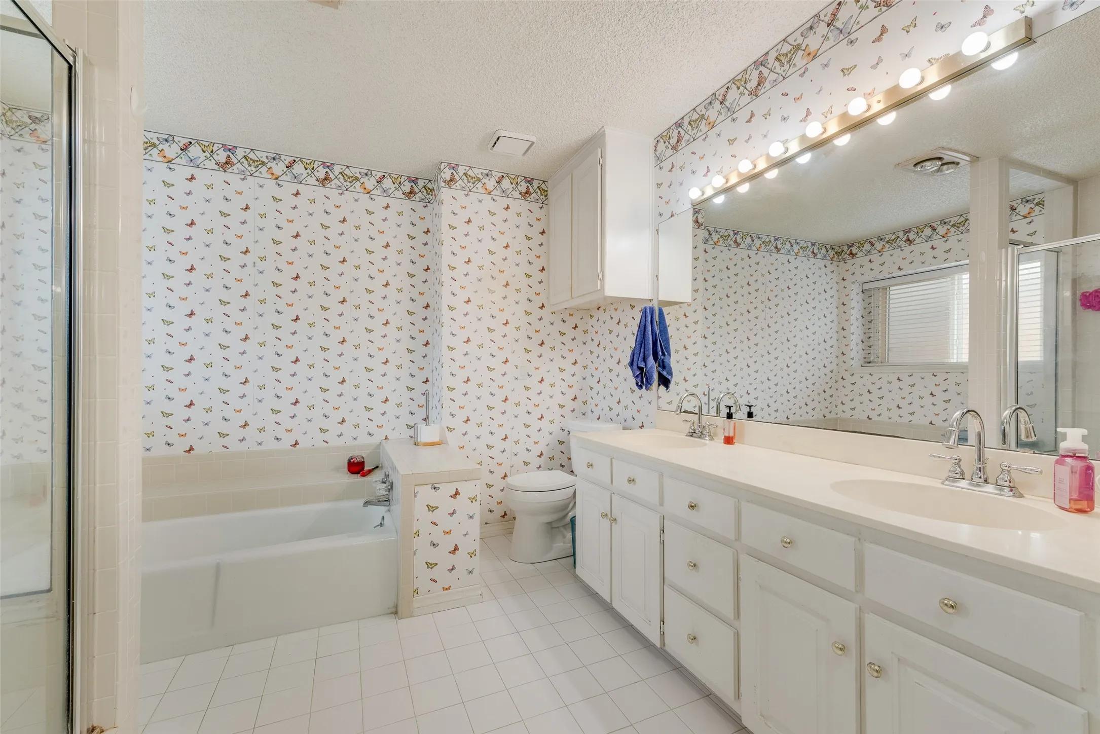 Single Family Residence For Sale in Dallas County , 302 Manana Drive, Grand Prairie, Texas 75050, 3 Bedroom, 2 Bathroom, 2 Garage spaces, 1,630 Sqft, built in 1982, mls#21302373, Real Estate Agent in Grand Prairie, Homes For Sale in Dallas county, Homes For Sale in Grand Prairie, Realtor in Grand Prairie Texas, Real Estate Brokerage Independent Realty Texas, Luminita Cordes Realtor