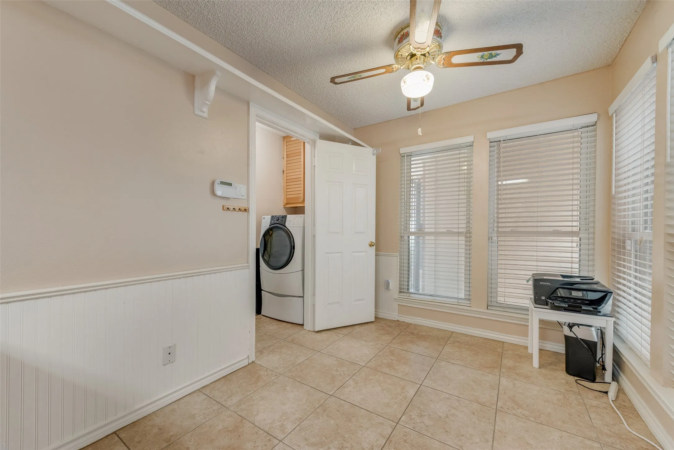 Single Family Residence For Sale in Dallas County , 302 Manana Drive, Grand Prairie, Texas 75050, 3 Bedroom, 2 Bathroom, 2 Garage spaces, 1,630 Sqft, built in 1982, mls#21302373, Real Estate Agent in Grand Prairie, Homes For Sale in Dallas county, Homes For Sale in Grand Prairie, Realtor in Grand Prairie Texas, Real Estate Brokerage Independent Realty Texas, Luminita Cordes Realtor