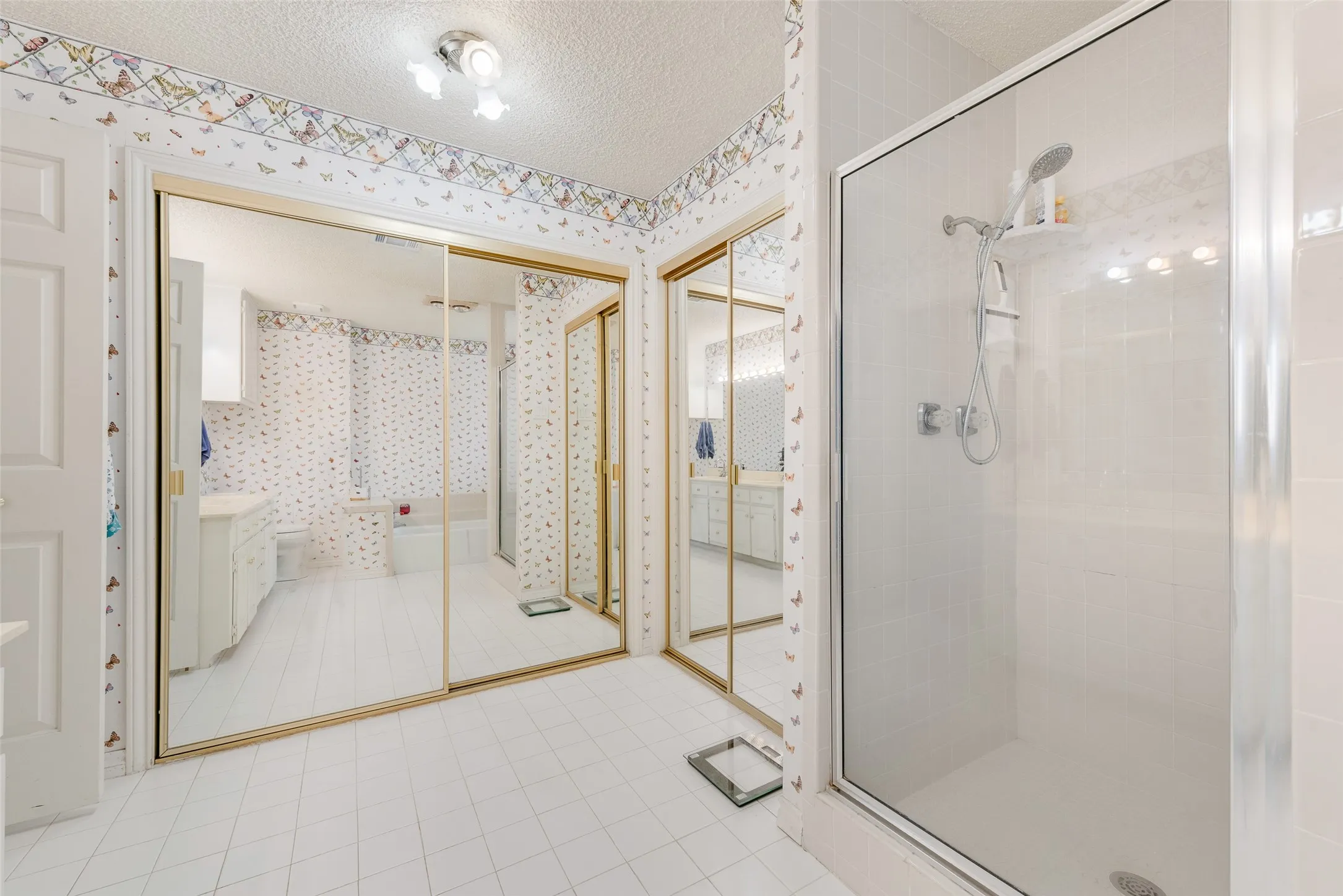 Single Family Residence For Sale in Dallas County , 302 Manana Drive, Grand Prairie, Texas 75050, 3 Bedroom, 2 Bathroom, 2 Garage spaces, 1,630 Sqft, built in 1982, mls#21302373, Real Estate Agent in Grand Prairie, Homes For Sale in Dallas county, Homes For Sale in Grand Prairie, Realtor in Grand Prairie Texas, Real Estate Brokerage Independent Realty Texas, Luminita Cordes Realtor