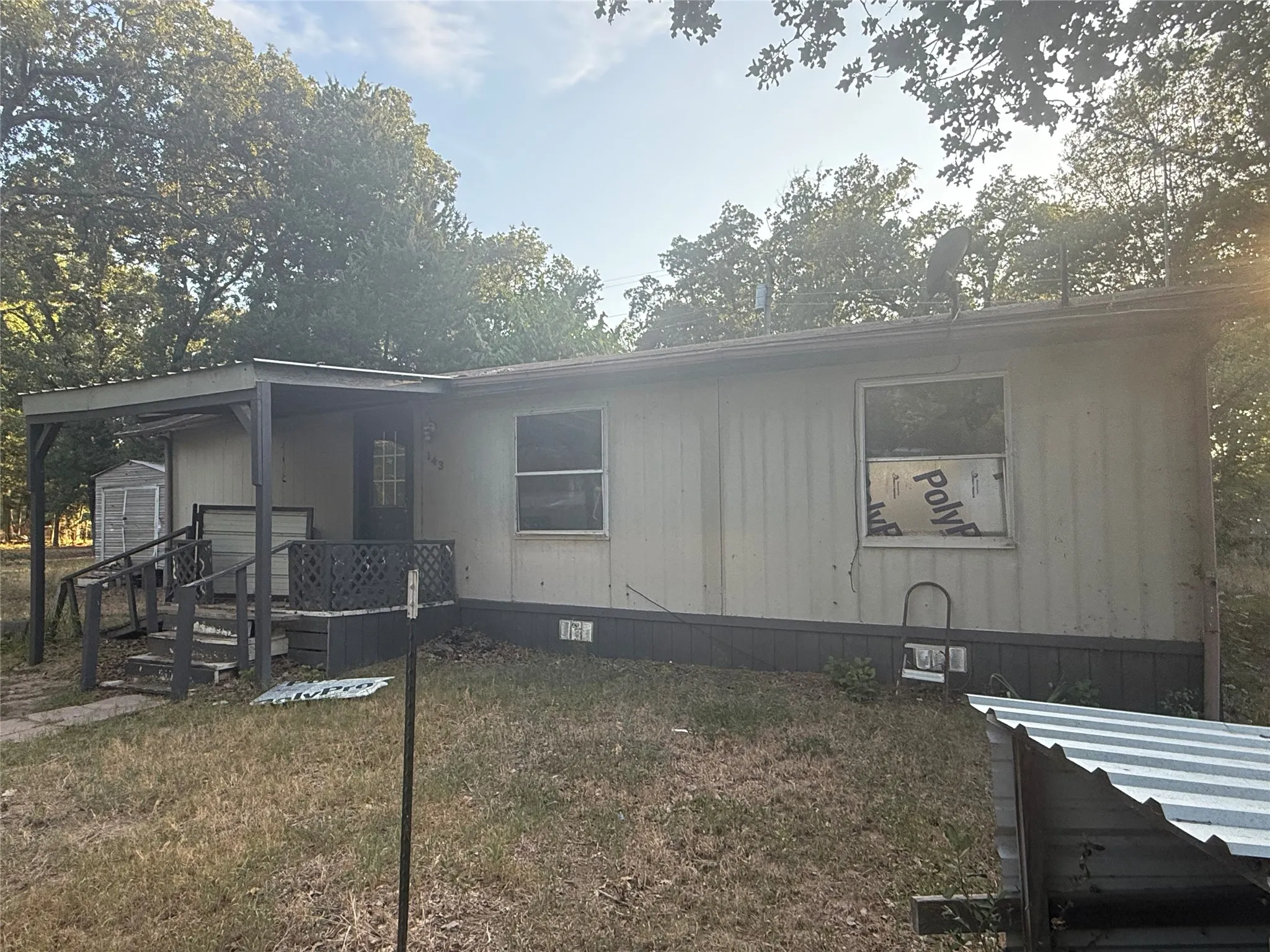 Single Family Residence For Sale in Henderson County , 143 Chillacothe Trail, Mabank, Texas 75156, 3 Bedroom, 2 Bathroom, Garage spaces, 1,260 Sqft, built in 1993, mls#21303688, Real Estate Agent in Mabank, Homes For Sale in Henderson county, Homes For Sale in Mabank, Realtor in Mabank Texas, Real Estate Brokerage Independent Realty Texas, Luminita Cordes Realtor