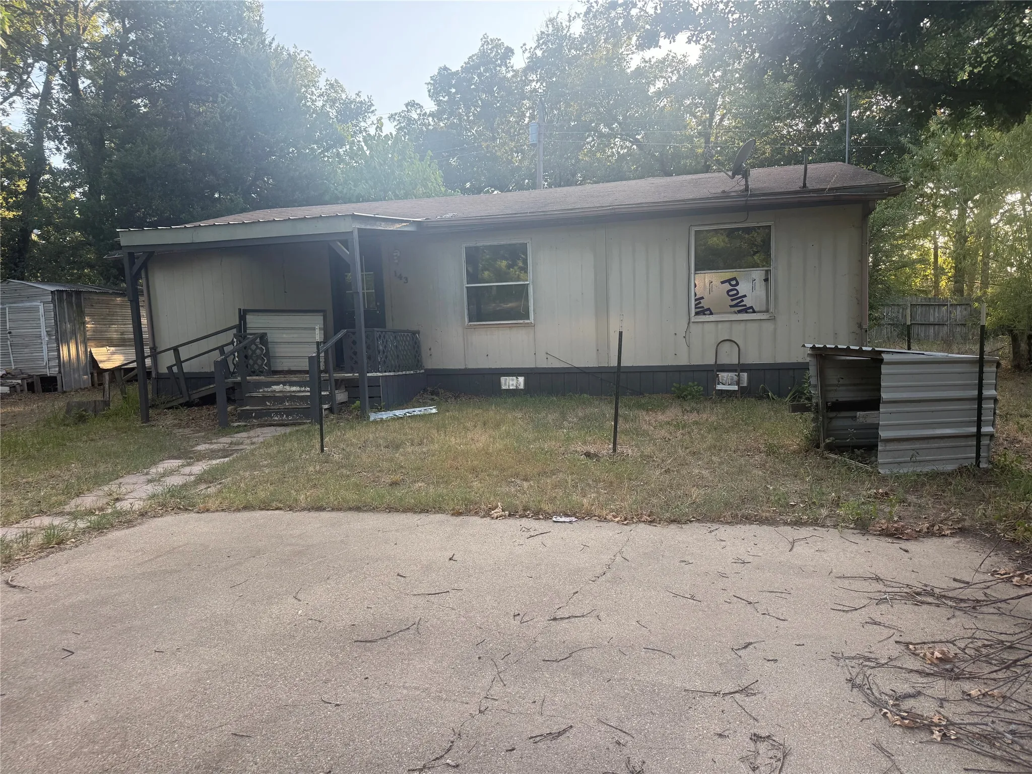 Single Family Residence For Sale in Henderson County , 143 Chillacothe Trail, Mabank, Texas 75156, 3 Bedroom, 2 Bathroom, Garage spaces, 1,260 Sqft, built in 1993, mls#21303688, Real Estate Agent in Mabank, Homes For Sale in Henderson county, Homes For Sale in Mabank, Realtor in Mabank Texas, Real Estate Brokerage Independent Realty Texas, Luminita Cordes Realtor