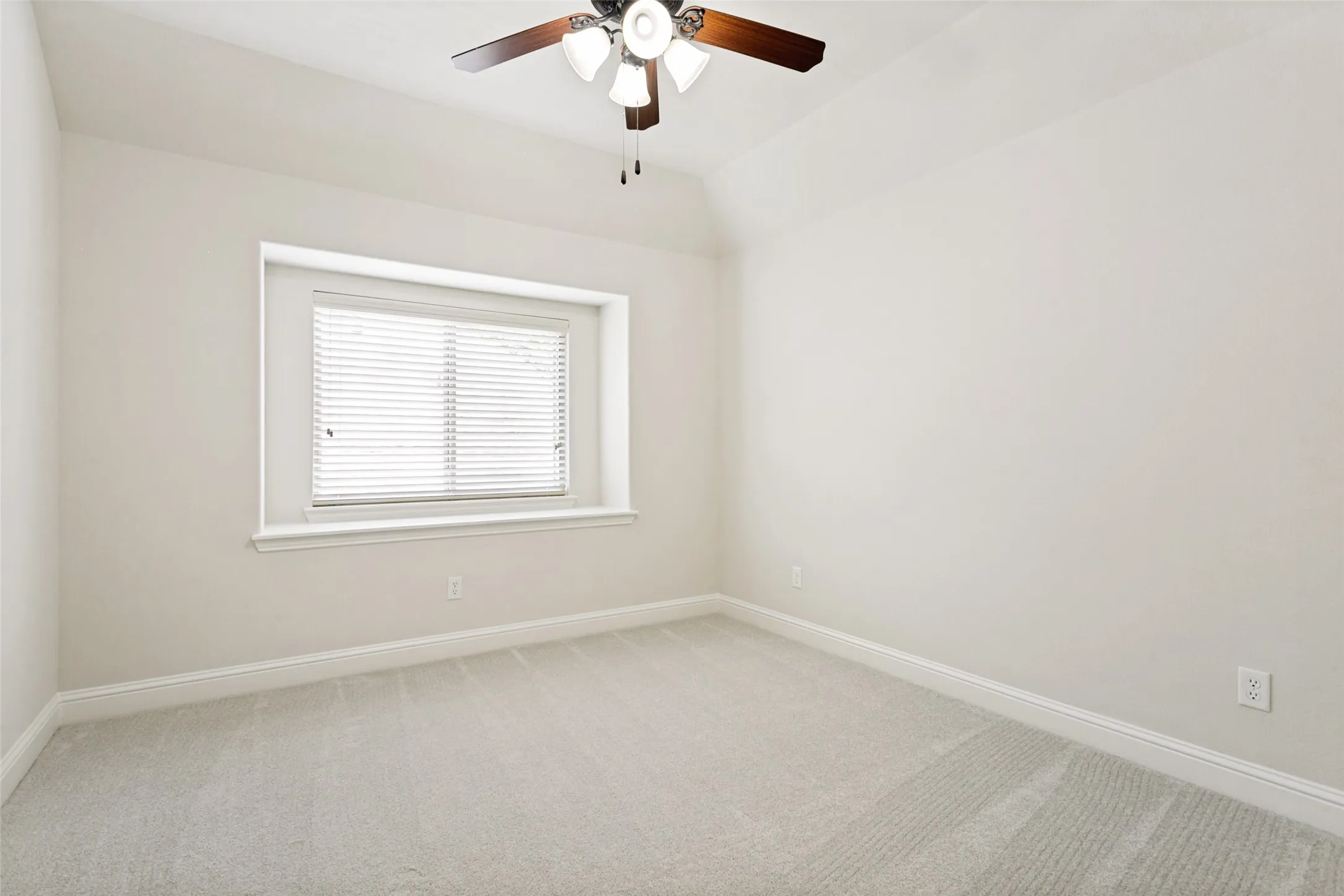 Single Family Residence For Sale in Tarrant County , 4804 Taylor Lane, Grapevine, Texas 76051, 4 Bedroom, 4 Bathroom, 2 Garage spaces, 3,261 Sqft, built in 2011, mls#21298887, Real Estate Agent in Grapevine, Homes For Sale in Tarrant county, Homes For Sale in Grapevine, Realtor in Grapevine Texas, Real Estate Brokerage Independent Realty Texas, Luminita Cordes Realtor