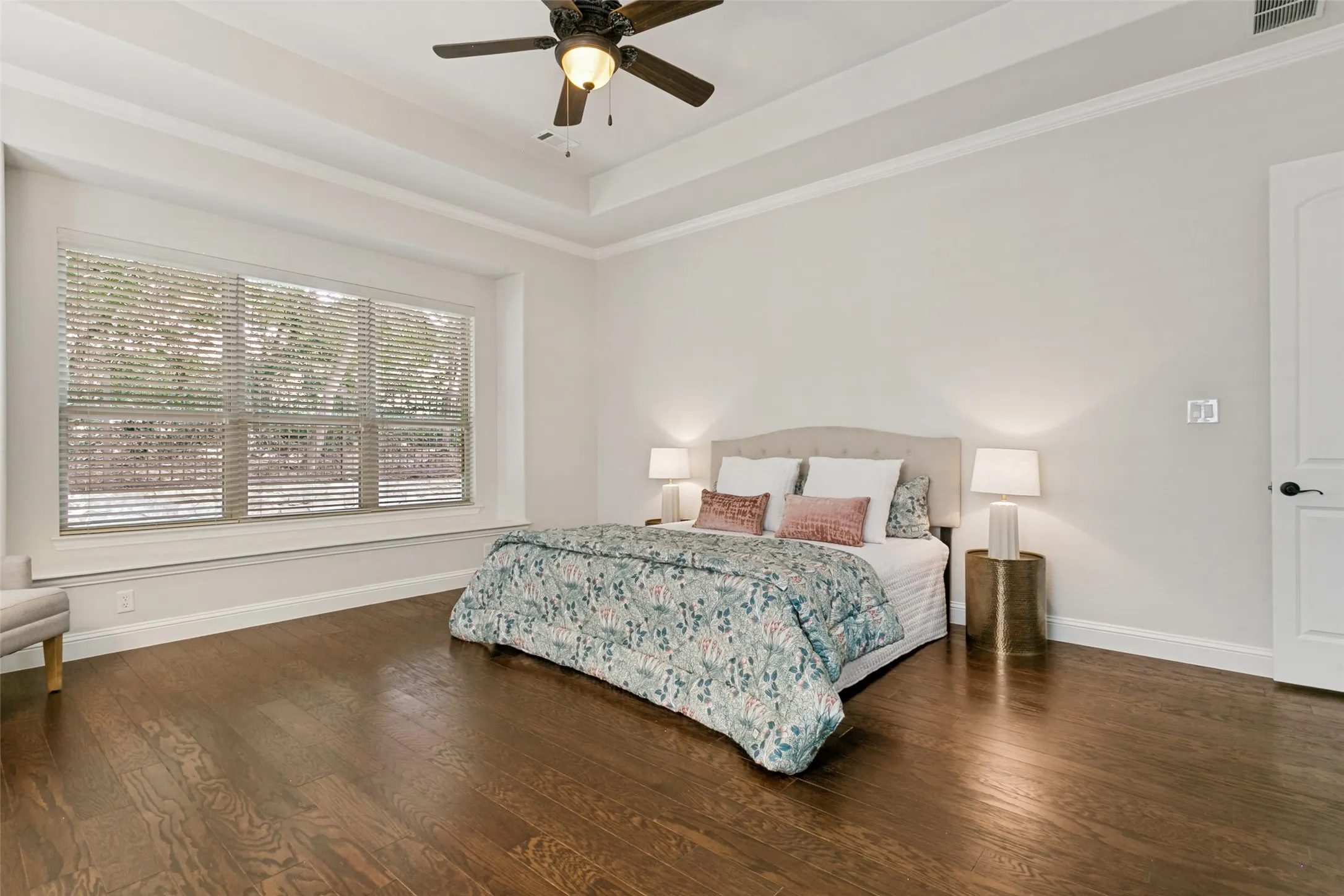 Single Family Residence For Sale in Tarrant County , 4804 Taylor Lane, Grapevine, Texas 76051, 4 Bedroom, 4 Bathroom, 2 Garage spaces, 3,261 Sqft, built in 2011, mls#21298887, Real Estate Agent in Grapevine, Homes For Sale in Tarrant county, Homes For Sale in Grapevine, Realtor in Grapevine Texas, Real Estate Brokerage Independent Realty Texas, Luminita Cordes Realtor