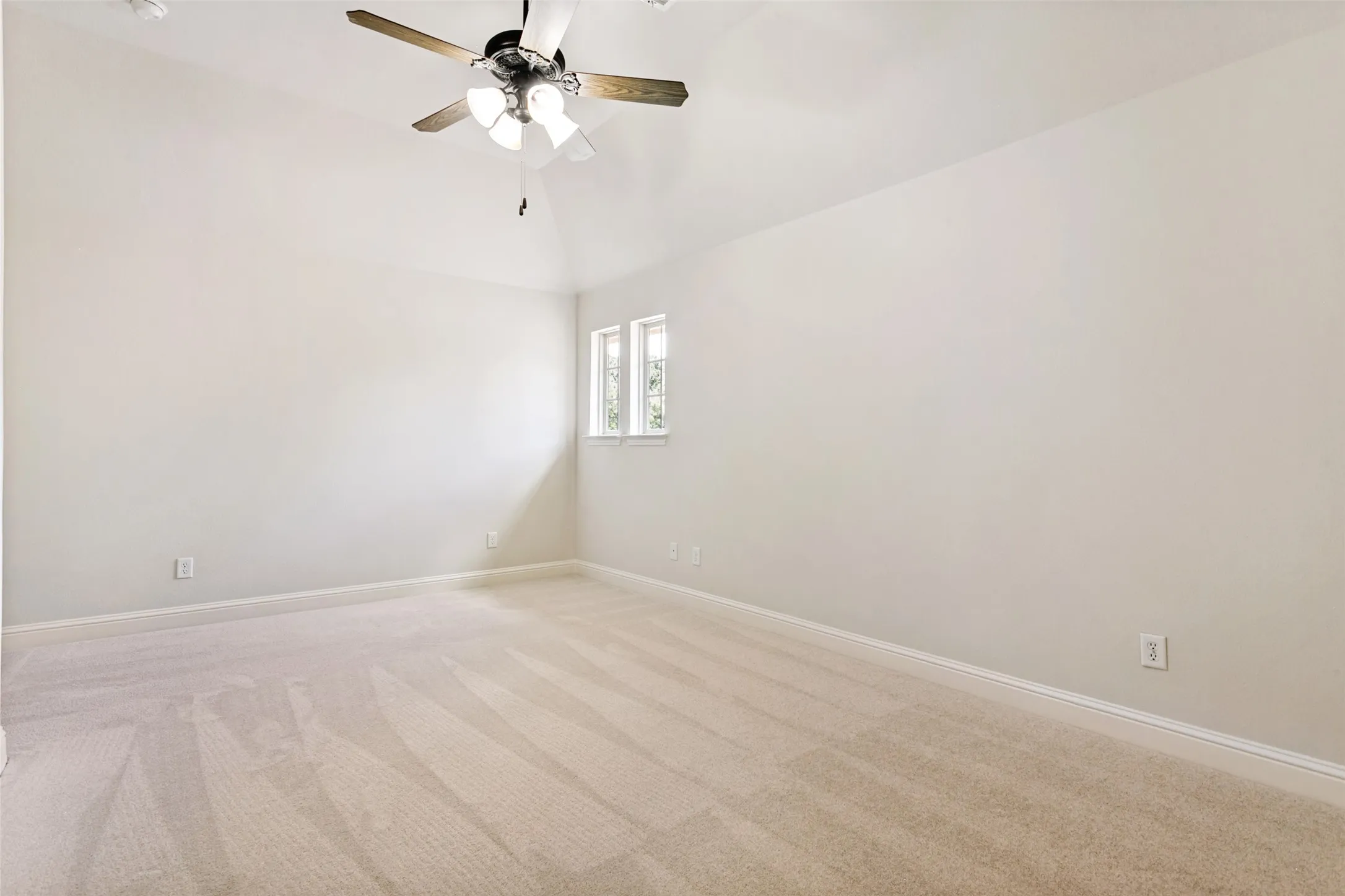 Single Family Residence For Sale in Tarrant County , 4804 Taylor Lane, Grapevine, Texas 76051, 4 Bedroom, 4 Bathroom, 2 Garage spaces, 3,261 Sqft, built in 2011, mls#21298887, Real Estate Agent in Grapevine, Homes For Sale in Tarrant county, Homes For Sale in Grapevine, Realtor in Grapevine Texas, Real Estate Brokerage Independent Realty Texas, Luminita Cordes Realtor
