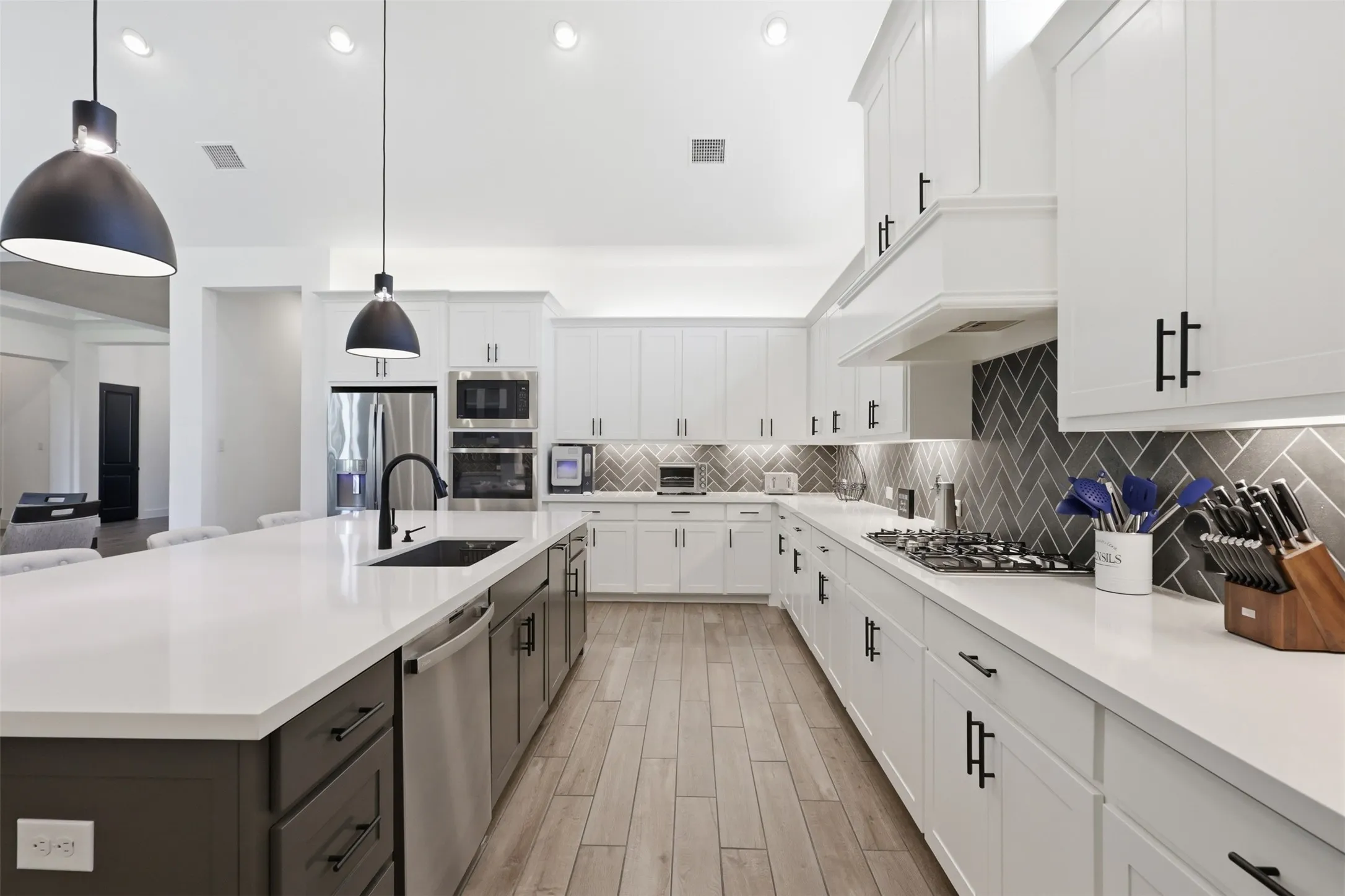 Single Family Residence For Sale in Rockwall County , 1620 Ripasso Way, Mclendon Chisholm, Texas 75032, 4 Bedroom, 5 Bathroom, 3 Garage spaces, 4,418 Sqft, built in 2023, mls#21290436, Real Estate Agent in Mclendon Chisholm, Homes For Sale in Rockwall county, Homes For Sale in Mclendon Chisholm, Realtor in Mclendon Chisholm Texas, Real Estate Brokerage Independent Realty Texas, Luminita Cordes Realtor