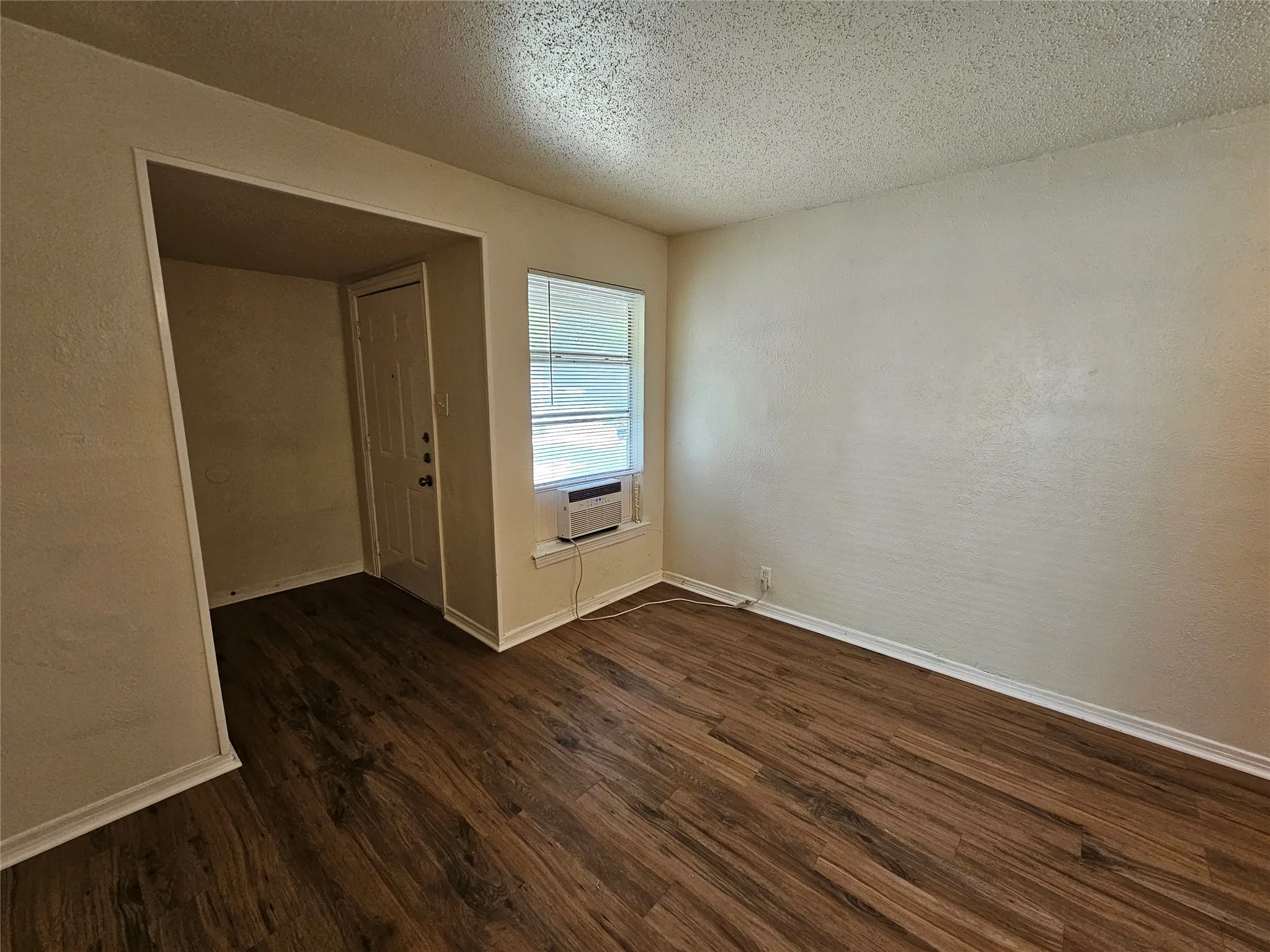Duplex For Rent in Dallas County , 6540 Hollis Avenue, Dallas, Texas 75227, 2 Bedroom, 1 Bathroom, Garage spaces, 1,612 Sqft, built in 1955, mls#21303527, Real Estate Agent in Dallas, Homes For Rent in Dallas county, Homes For Rent in Dallas, Realtor in Dallas Texas, Real Estate Brokerage Independent Realty Texas, Luminita Cordes Realtor
