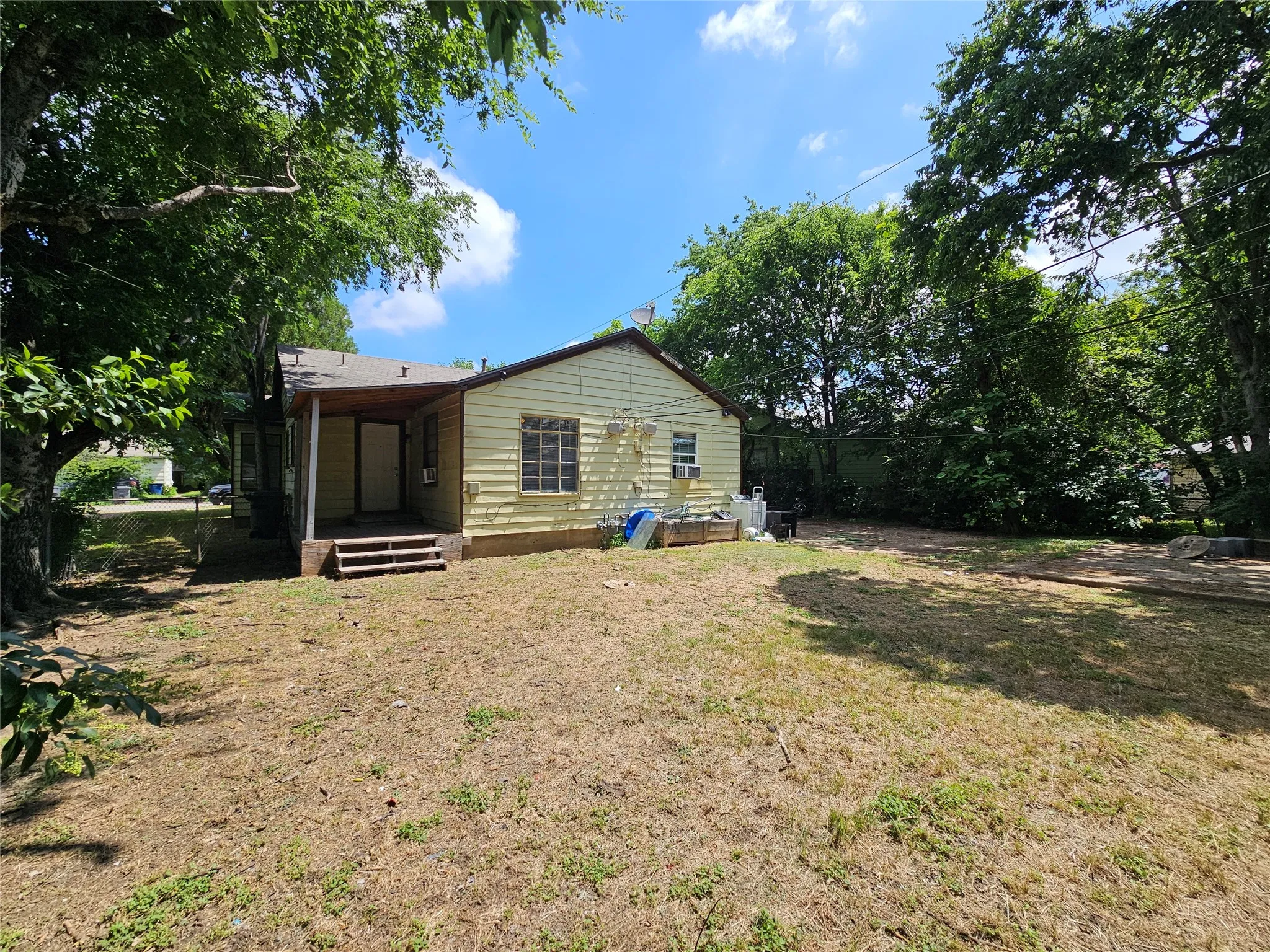 Duplex For Rent in Dallas County , 6540 Hollis Avenue, Dallas, Texas 75227, 2 Bedroom, 1 Bathroom, Garage spaces, 1,612 Sqft, built in 1955, mls#21303527, Real Estate Agent in Dallas, Homes For Rent in Dallas county, Homes For Rent in Dallas, Realtor in Dallas Texas, Real Estate Brokerage Independent Realty Texas, Luminita Cordes Realtor