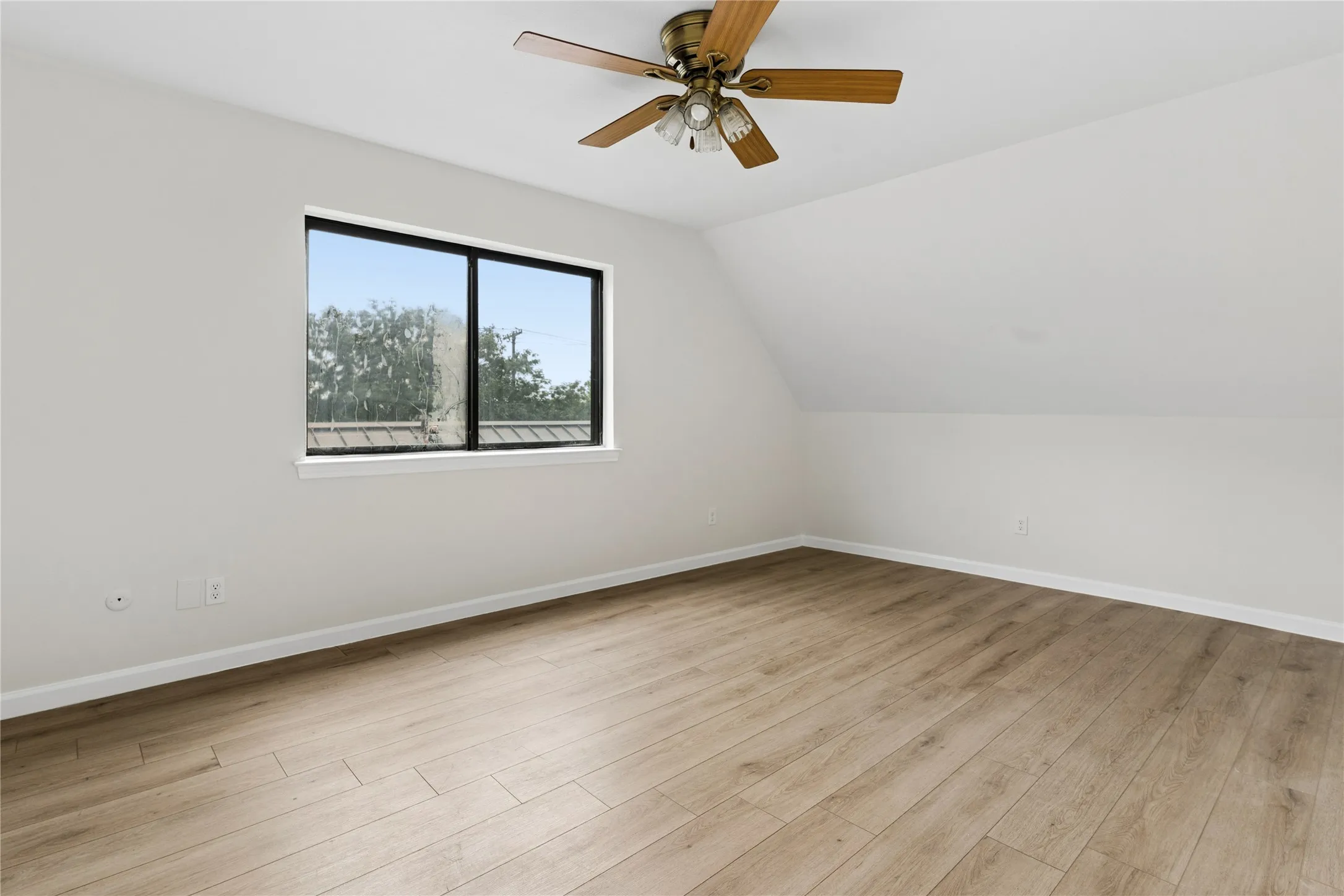 Single Family Residence For Sale in Dallas County , 1503 Springtree Circle, Richardson, Texas 75082, 4 Bedroom, 3 Bathroom, 2 Garage spaces, 2,392 Sqft, built in 1978, mls#21303705, Real Estate Agent in Richardson, Homes For Sale in Dallas county, Homes For Sale in Richardson, Realtor in Richardson Texas, Real Estate Brokerage Independent Realty Texas, Luminita Cordes Realtor