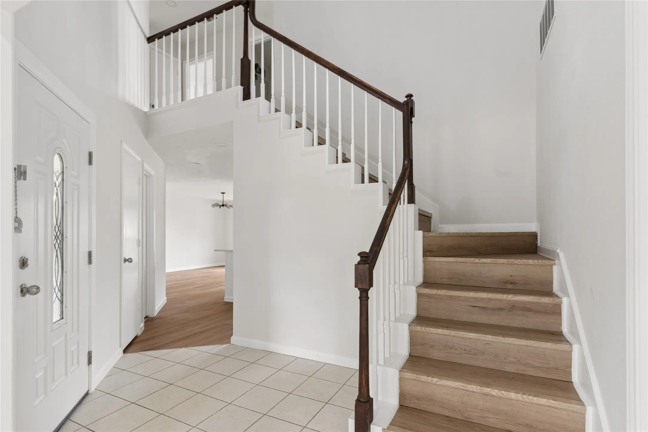 Single Family Residence For Sale in Dallas County , 1503 Springtree Circle, Richardson, Texas 75082, 4 Bedroom, 3 Bathroom, 2 Garage spaces, 2,392 Sqft, built in 1978, mls#21303705, Real Estate Agent in Richardson, Homes For Sale in Dallas county, Homes For Sale in Richardson, Realtor in Richardson Texas, Real Estate Brokerage Independent Realty Texas, Luminita Cordes Realtor