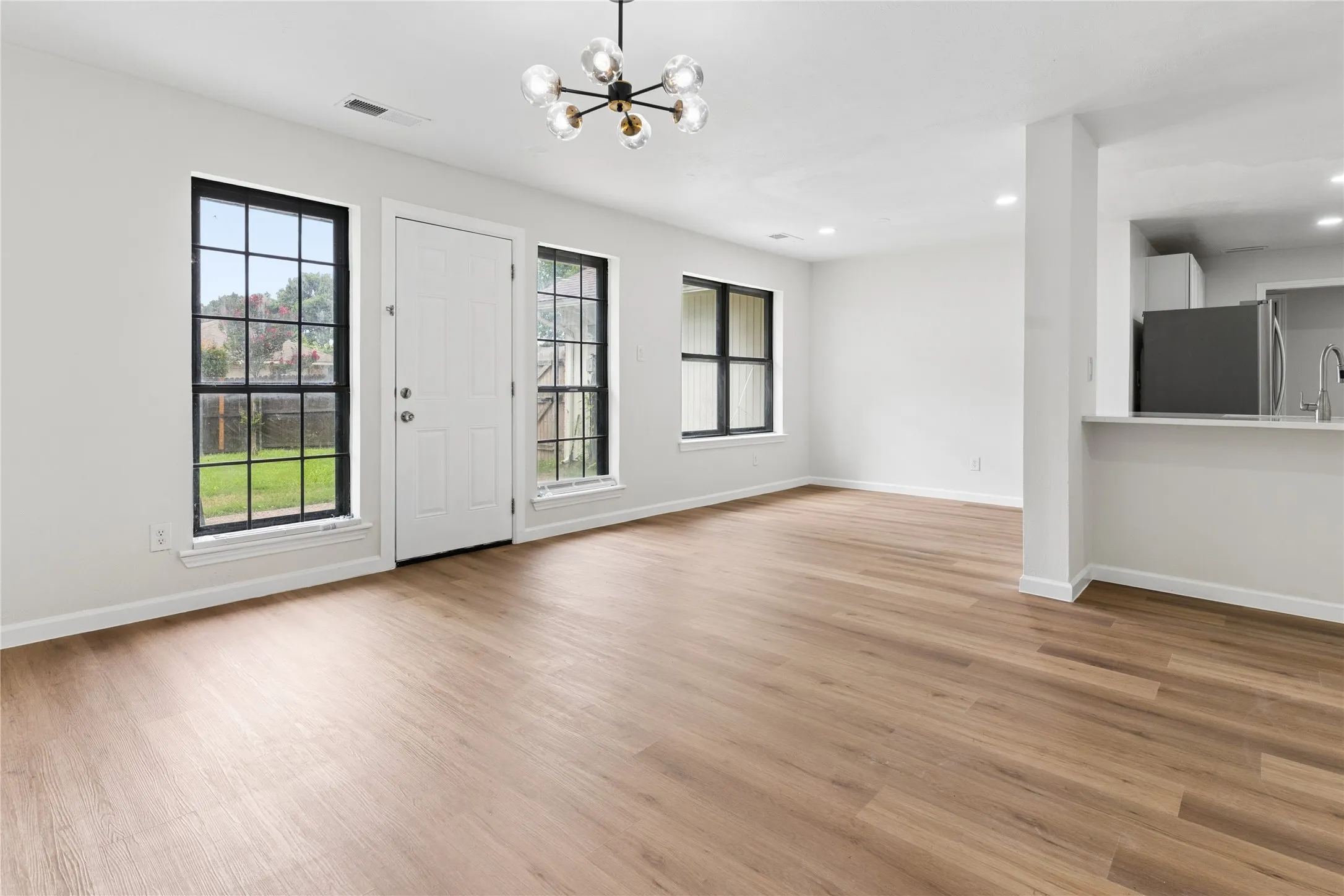 Single Family Residence For Sale in Dallas County , 1503 Springtree Circle, Richardson, Texas 75082, 4 Bedroom, 3 Bathroom, 2 Garage spaces, 2,392 Sqft, built in 1978, mls#21303705, Real Estate Agent in Richardson, Homes For Sale in Dallas county, Homes For Sale in Richardson, Realtor in Richardson Texas, Real Estate Brokerage Independent Realty Texas, Luminita Cordes Realtor