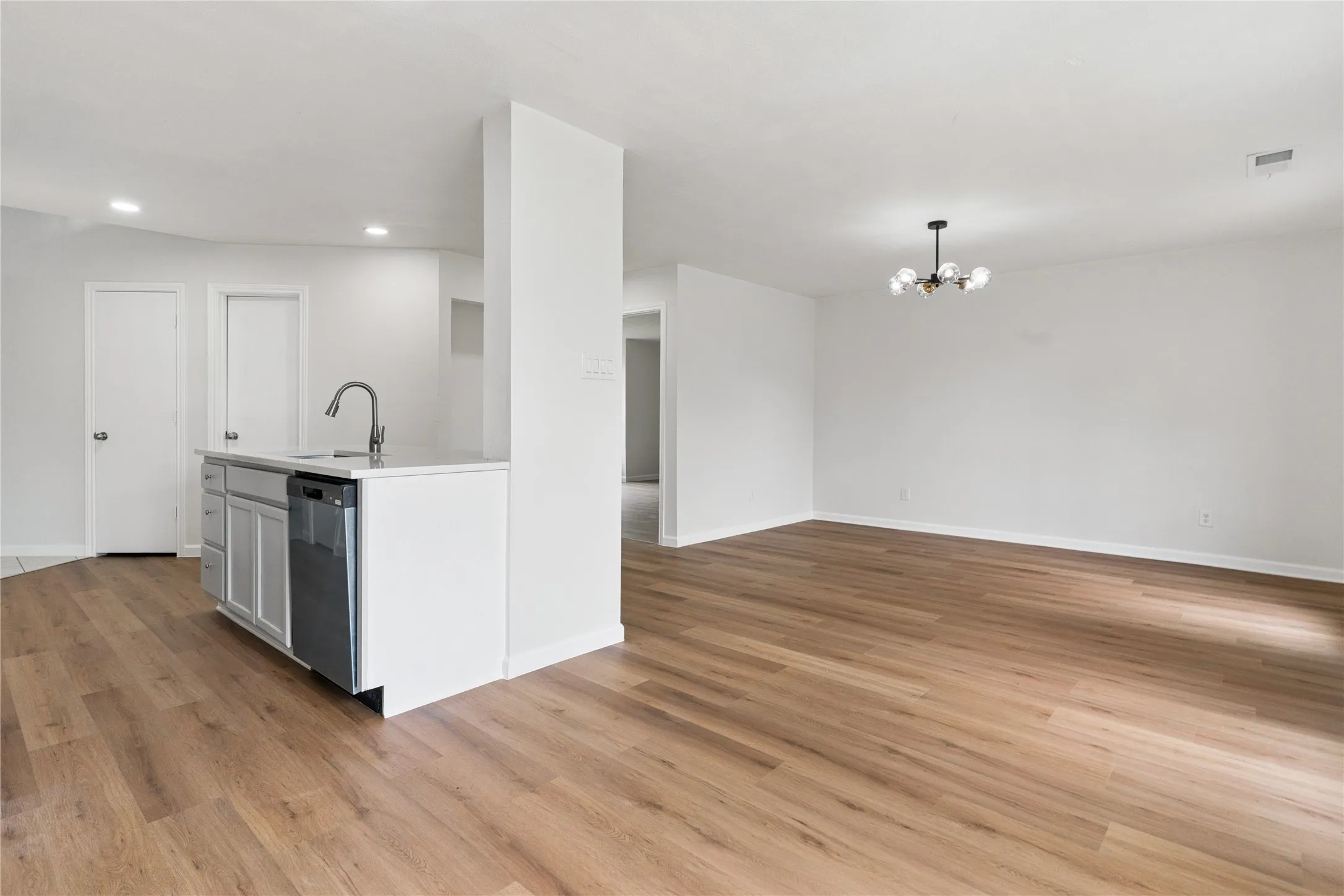 Single Family Residence For Sale in Dallas County , 1503 Springtree Circle, Richardson, Texas 75082, 4 Bedroom, 3 Bathroom, 2 Garage spaces, 2,392 Sqft, built in 1978, mls#21303705, Real Estate Agent in Richardson, Homes For Sale in Dallas county, Homes For Sale in Richardson, Realtor in Richardson Texas, Real Estate Brokerage Independent Realty Texas, Luminita Cordes Realtor