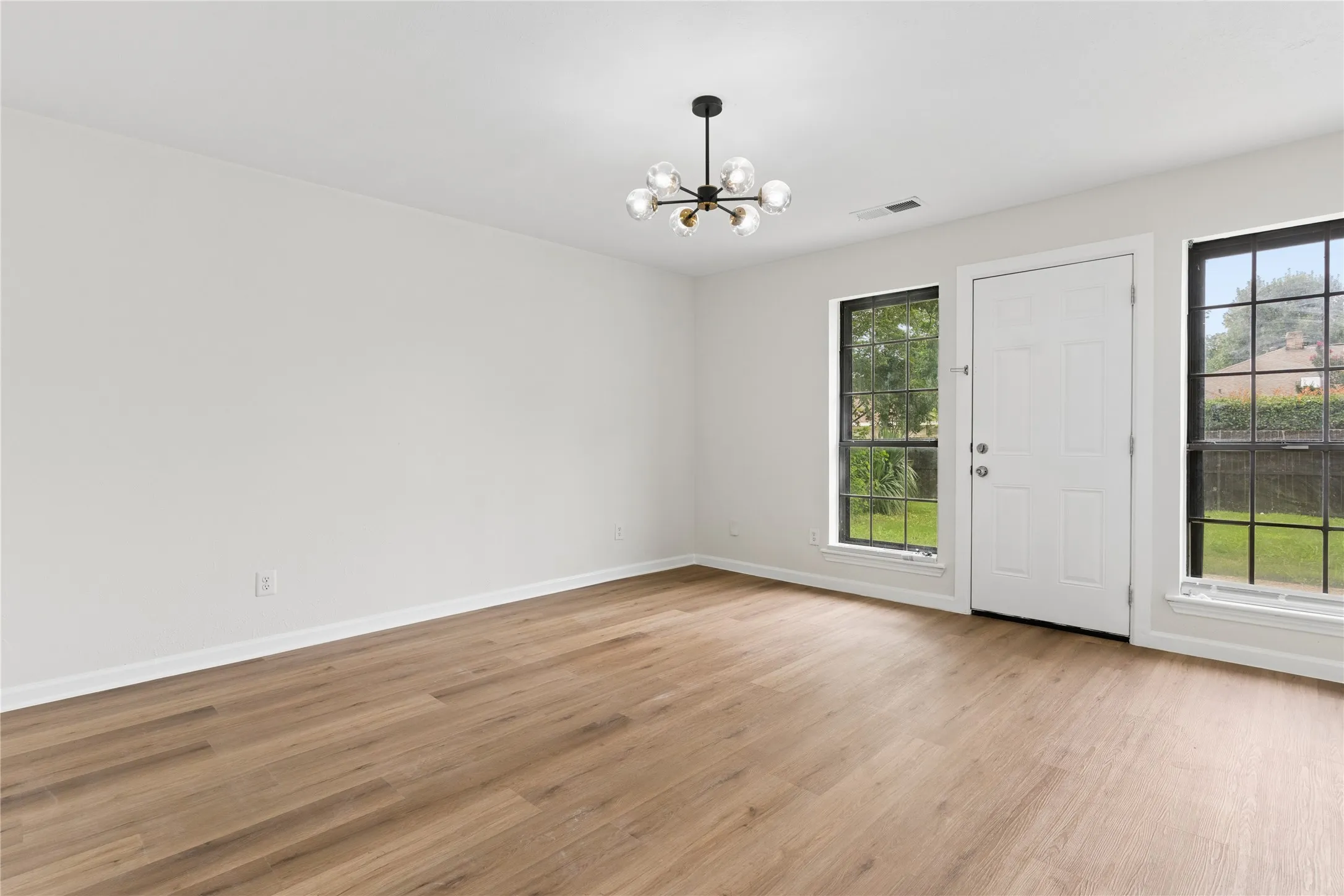 Single Family Residence For Sale in Dallas County , 1503 Springtree Circle, Richardson, Texas 75082, 4 Bedroom, 3 Bathroom, 2 Garage spaces, 2,392 Sqft, built in 1978, mls#21303705, Real Estate Agent in Richardson, Homes For Sale in Dallas county, Homes For Sale in Richardson, Realtor in Richardson Texas, Real Estate Brokerage Independent Realty Texas, Luminita Cordes Realtor