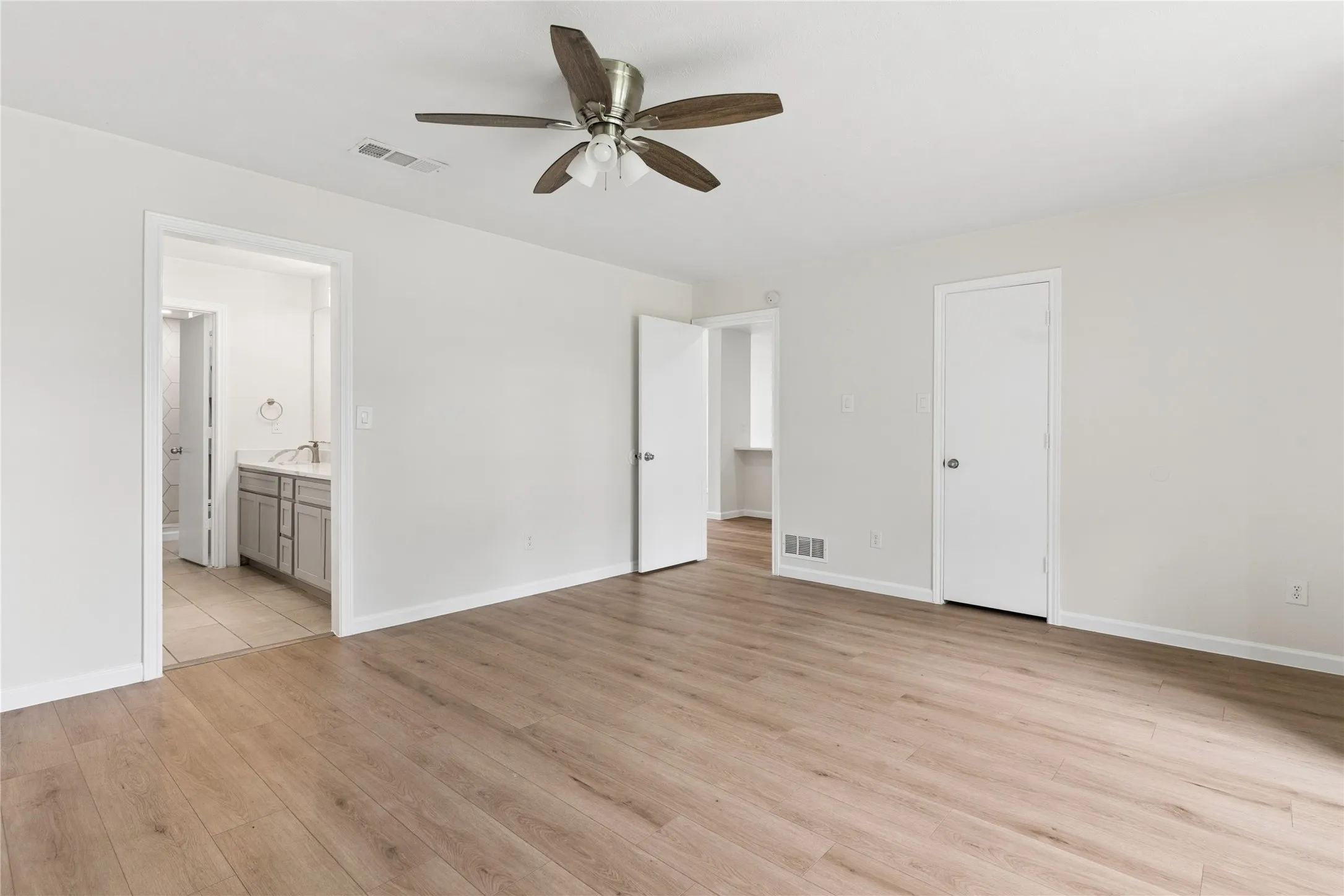 Single Family Residence For Sale in Dallas County , 1503 Springtree Circle, Richardson, Texas 75082, 4 Bedroom, 3 Bathroom, 2 Garage spaces, 2,392 Sqft, built in 1978, mls#21303705, Real Estate Agent in Richardson, Homes For Sale in Dallas county, Homes For Sale in Richardson, Realtor in Richardson Texas, Real Estate Brokerage Independent Realty Texas, Luminita Cordes Realtor