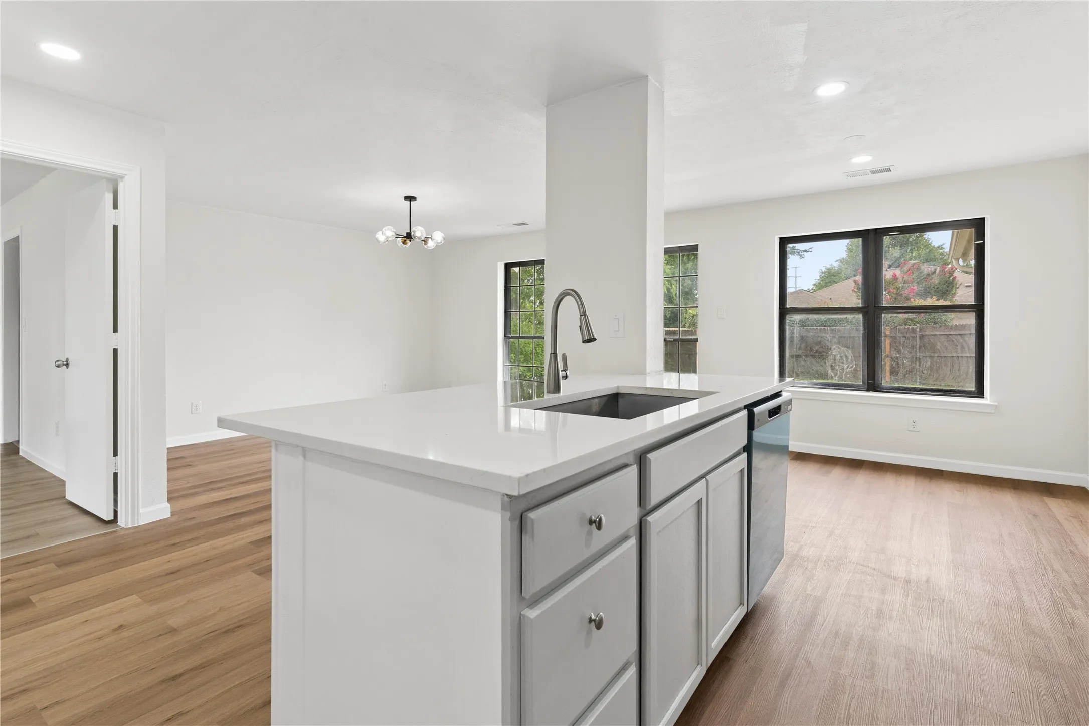 Single Family Residence For Sale in Dallas County , 1503 Springtree Circle, Richardson, Texas 75082, 4 Bedroom, 3 Bathroom, 2 Garage spaces, 2,392 Sqft, built in 1978, mls#21303705, Real Estate Agent in Richardson, Homes For Sale in Dallas county, Homes For Sale in Richardson, Realtor in Richardson Texas, Real Estate Brokerage Independent Realty Texas, Luminita Cordes Realtor