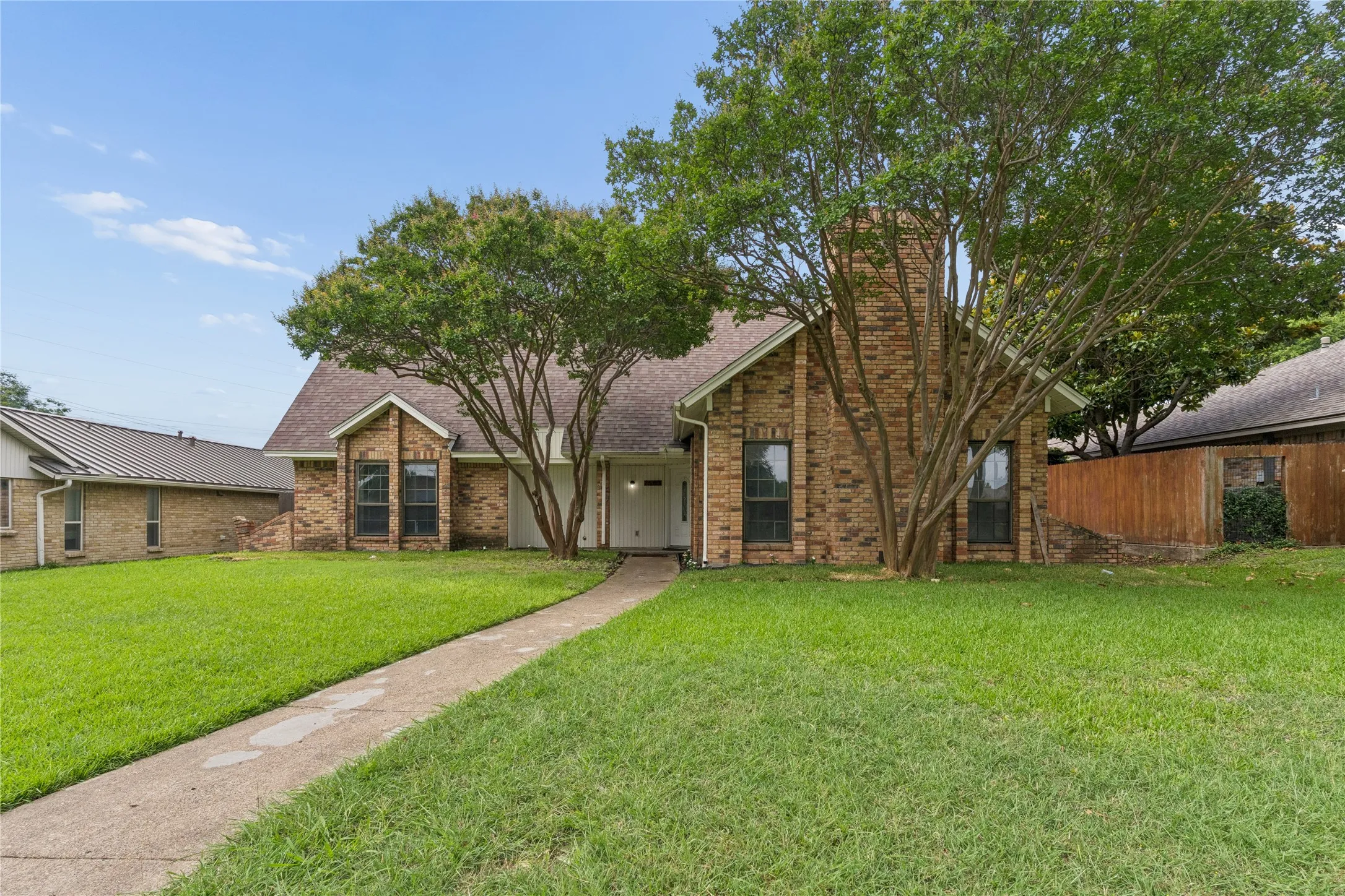 Single Family Residence For Sale in Dallas County , 1503 Springtree Circle, Richardson, Texas 75082, 4 Bedroom, 3 Bathroom, 2 Garage spaces, 2,392 Sqft, built in 1978, mls#21303705, Real Estate Agent in Richardson, Homes For Sale in Dallas county, Homes For Sale in Richardson, Realtor in Richardson Texas, Real Estate Brokerage Independent Realty Texas, Luminita Cordes Realtor